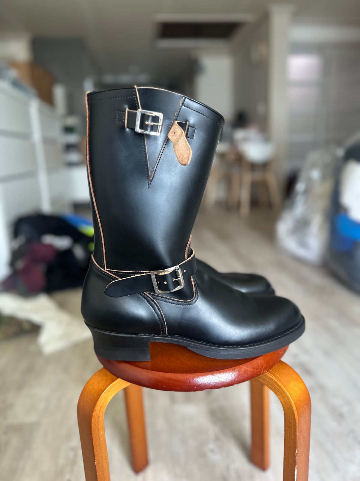 Photo by steven_suave on October 1, 2025 of the Attractions BILTBUCK Lot 269 in Black Steerhide.