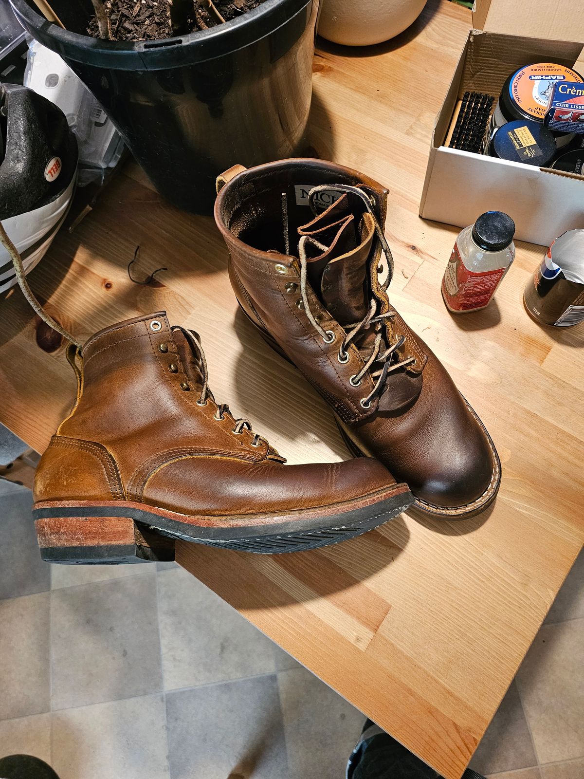 Photo by Luke.to.Boot on April 28, 2025 of the Nicks Robert in Horween Orange Predator.