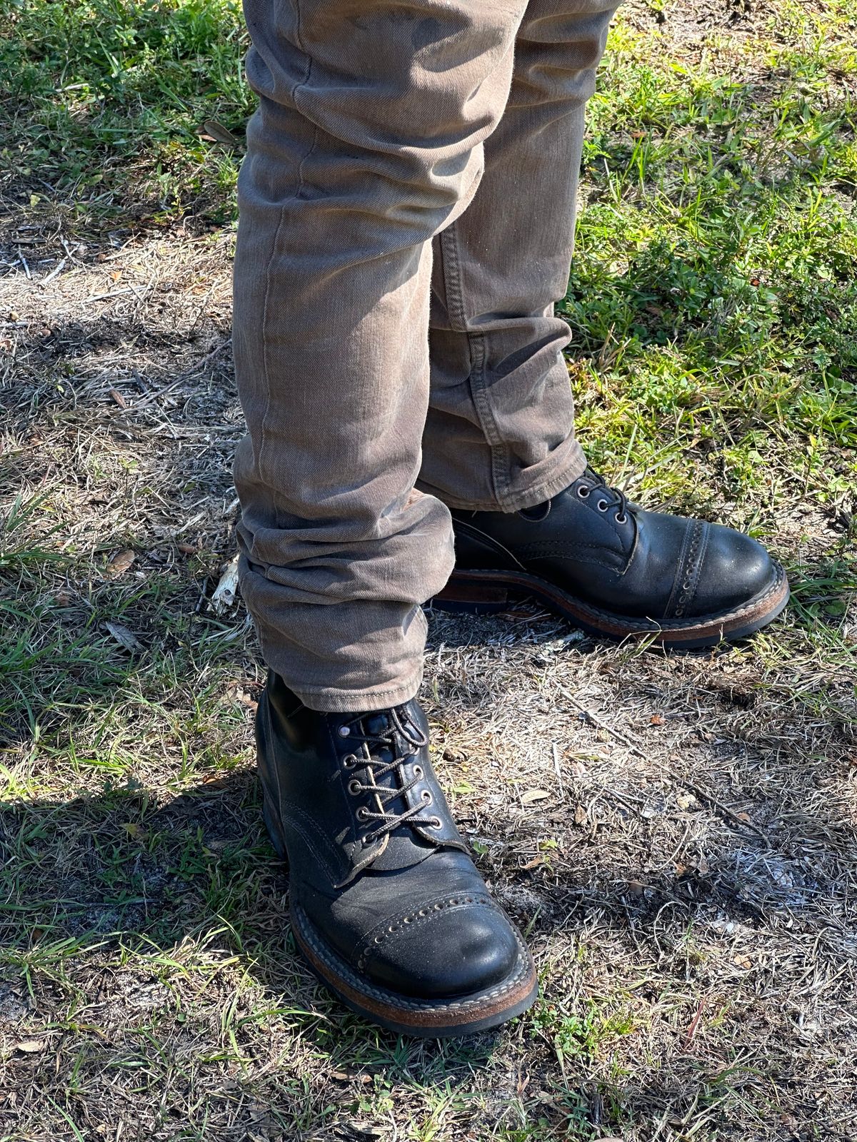 Photo by brusa on October 21, 2024 of the White's C350 Cruiser in Horween Black Chromexcel.