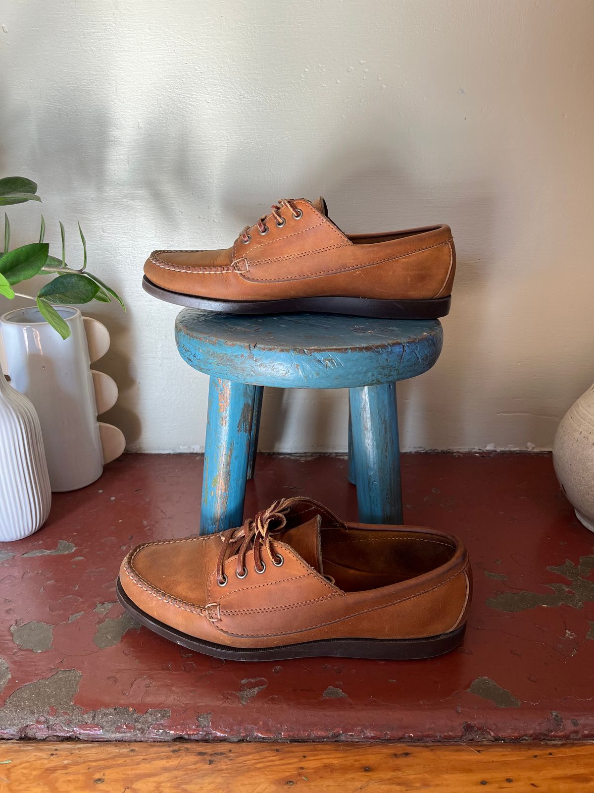 Photo by lopsided_buffalo on December 12, 2024 of the Rancourt & Co. Classic Ranger-Moc in Horween Wheat Chamois.