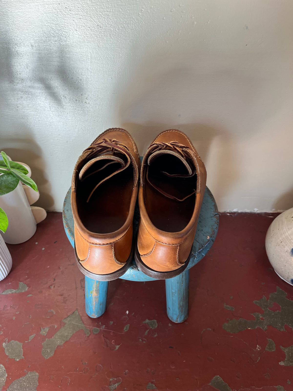 Photo by lopsided_buffalo on December 12, 2024 of the Rancourt & Co. Classic Ranger-Moc in Horween Wheat Chamois.