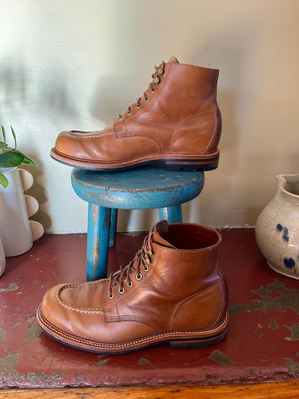 Photo by lopsided_buffalo on December 12, 2024 of the Grant Stone Brass Boot in Horween Dune Chromexcel.