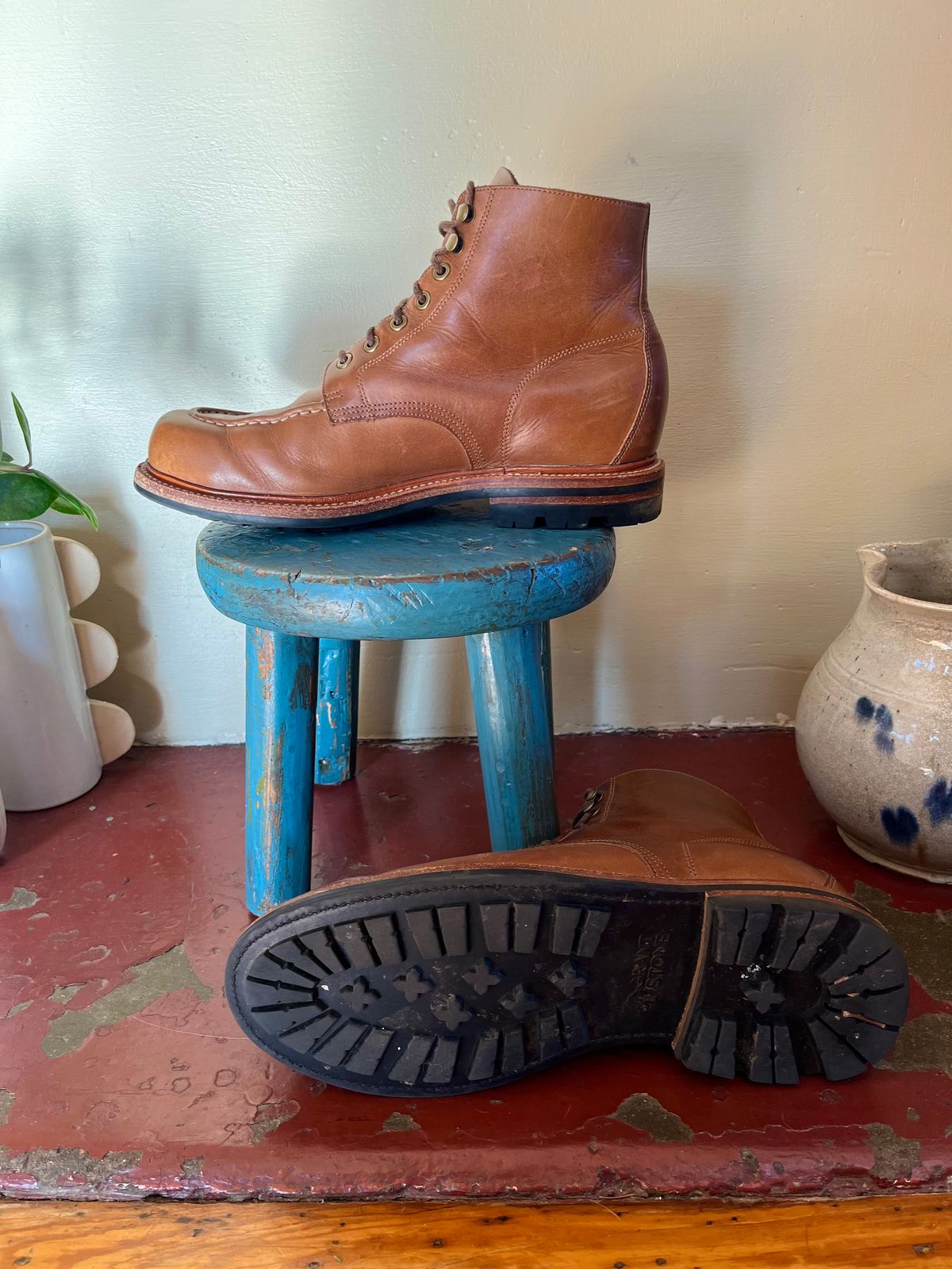 Photo by lopsided_buffalo on December 12, 2024 of the Grant Stone Brass Boot in Horween Dune Chromexcel.