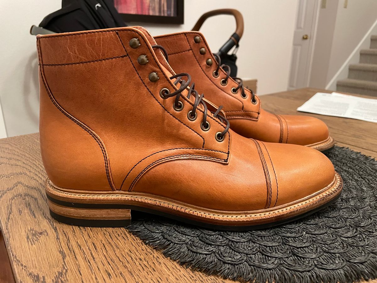 Photo by manco on February 15, 2024 of the Parkhurst The Richmond in Horween Natural Dublin.