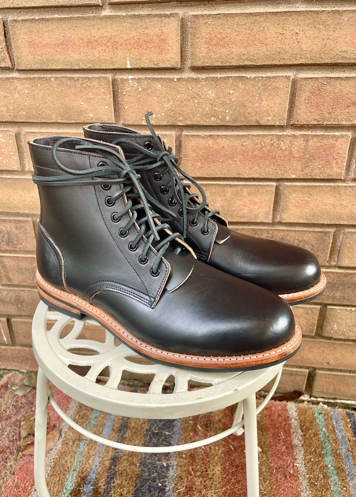 Photo by manco on December 15, 2024 of the Oak Street Bootmakers Trench Boot in Horween Black Chromexcel.