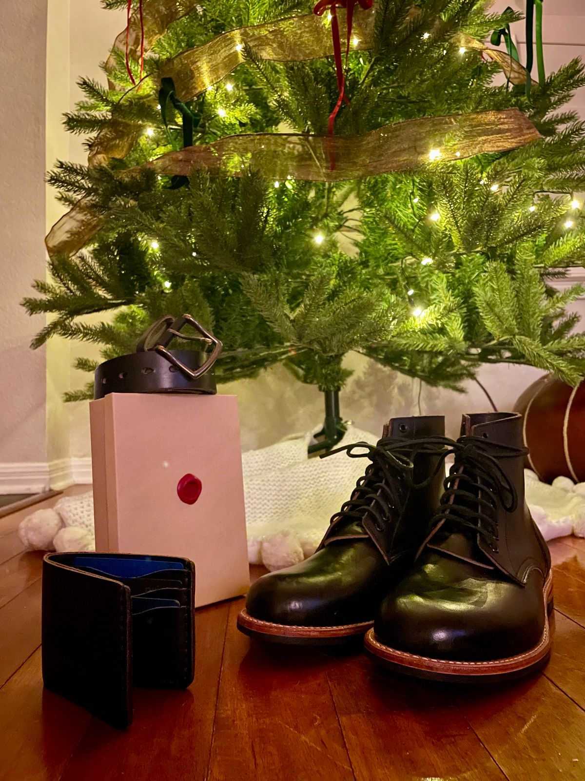 Photo by manco on December 16, 2024 of the Oak Street Bootmakers Trench Boot in Horween Black Chromexcel.