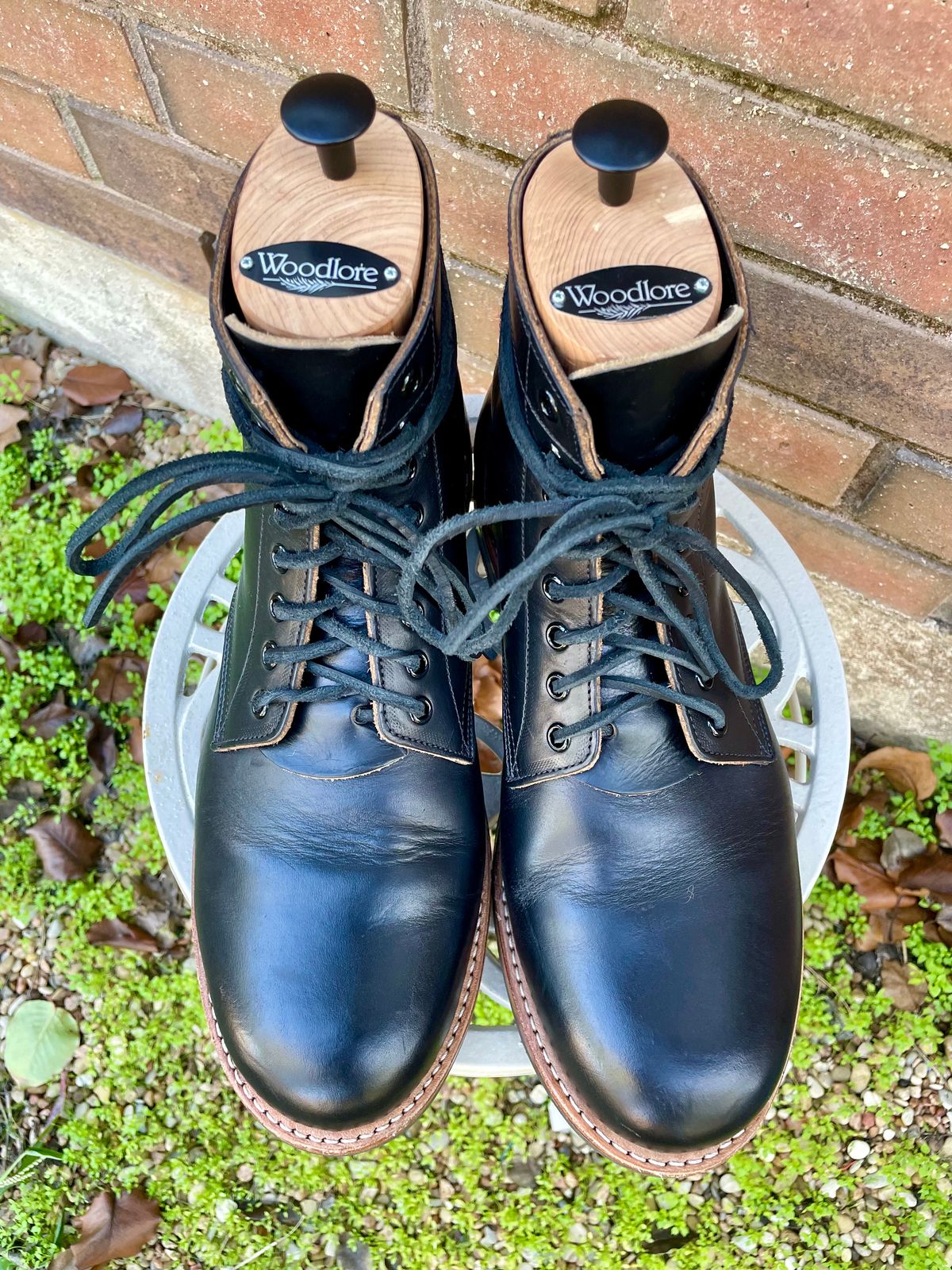 Photo by manco on December 29, 2024 of the Oak Street Bootmakers Trench Boot in Horween Black Chromexcel.