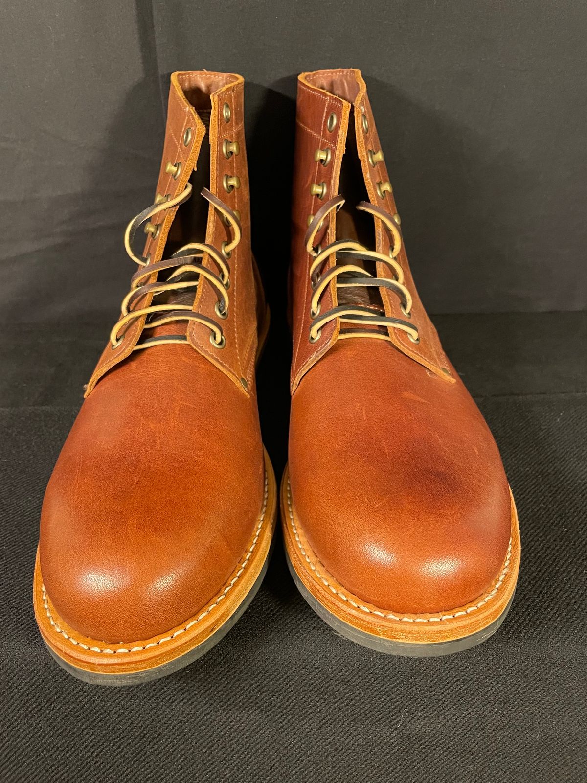 Photo by manco on October 2, 2024 of the Oak Street Bootmakers Trench Boot in Seidel Light Brown Mustang.