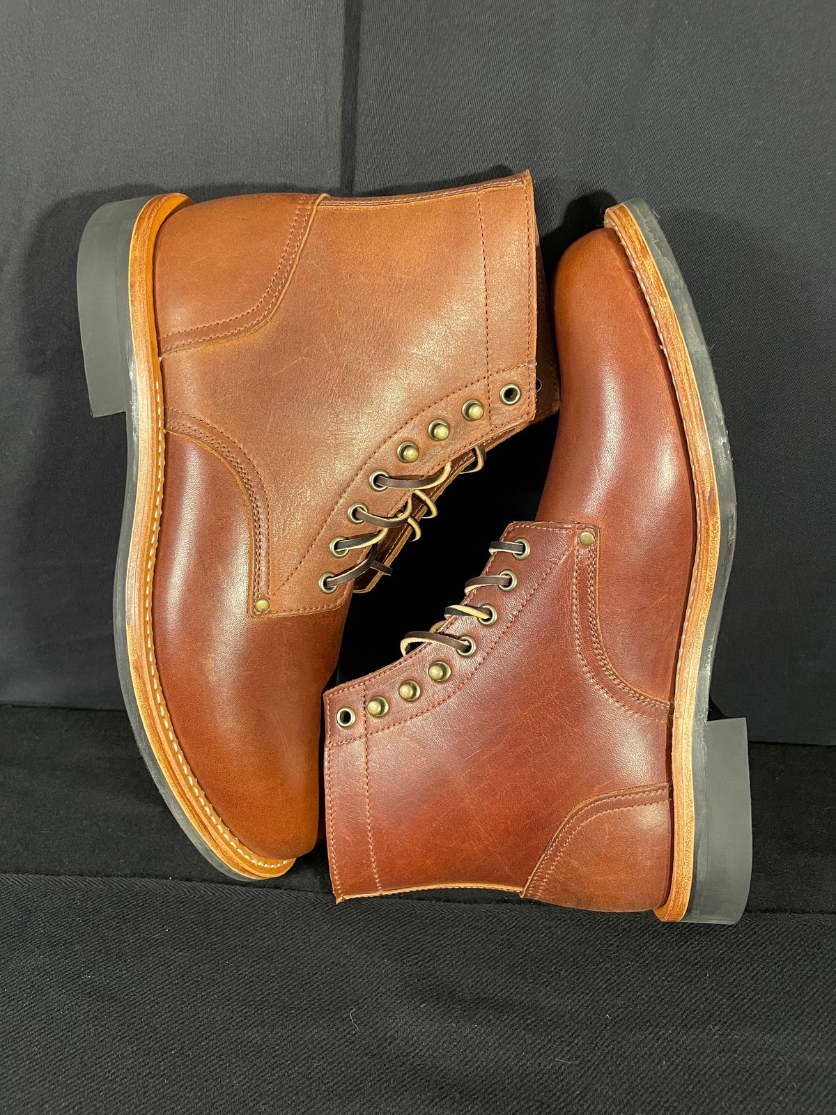 Photo by manco on October 2, 2024 of the Oak Street Bootmakers Trench Boot in Seidel Light Brown Mustang.