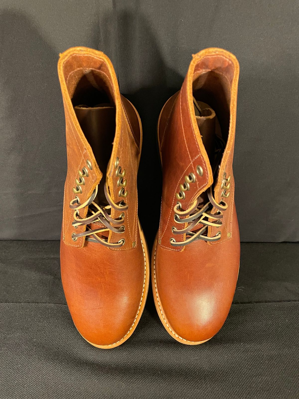 Photo by manco on October 2, 2024 of the Oak Street Bootmakers Trench Boot in Seidel Light Brown Mustang.