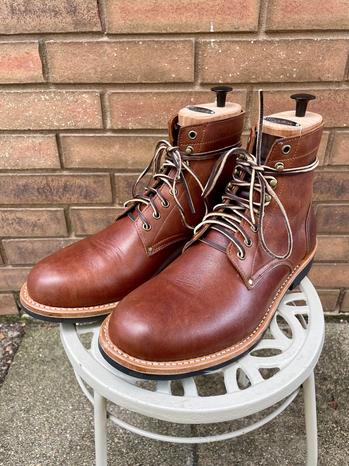 Photo by manco on October 6, 2024 of the Oak Street Bootmakers Trench Boot in Seidel Light Brown Mustang.