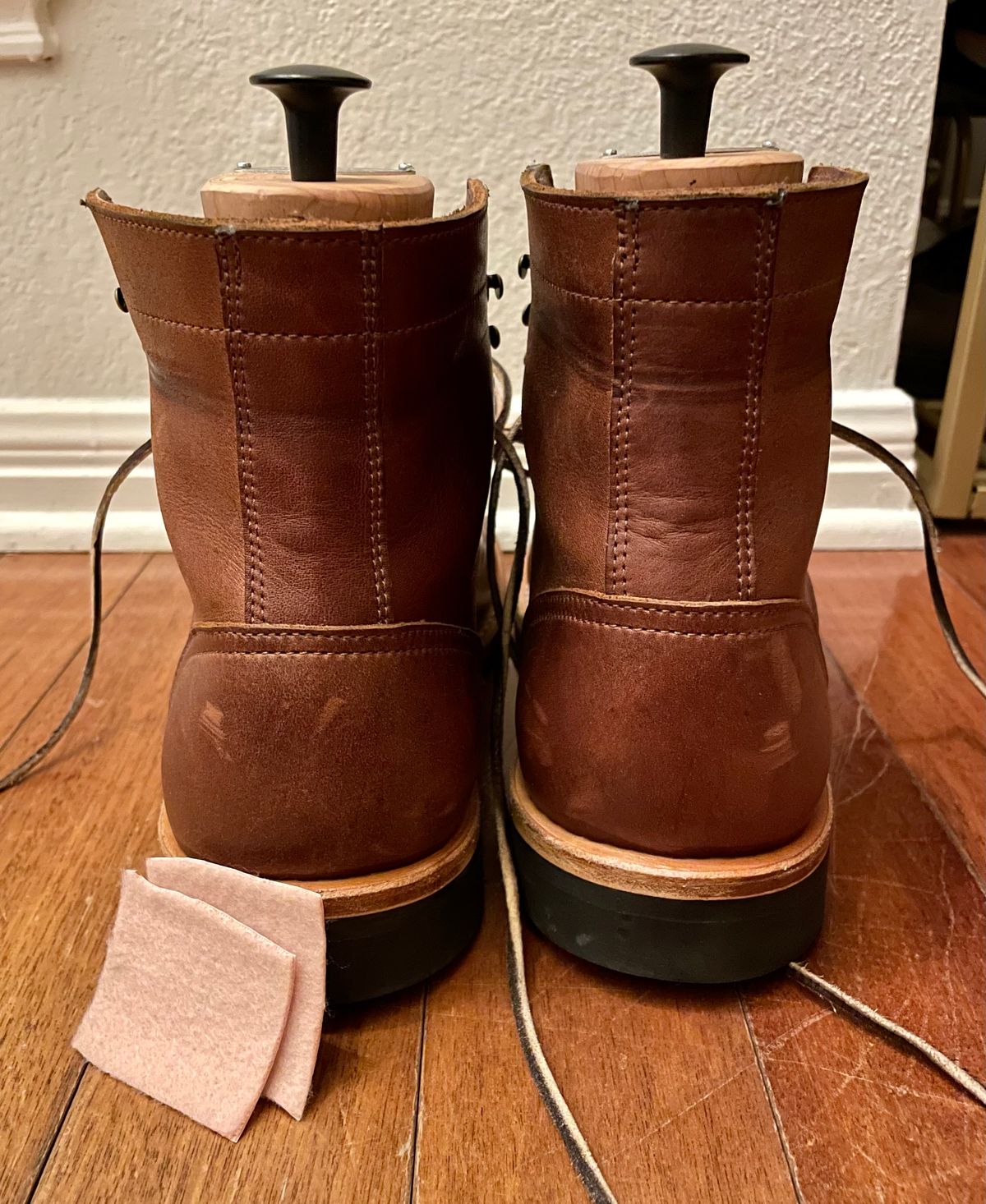 Photo by manco on October 8, 2024 of the Oak Street Bootmakers Trench Boot in Seidel Light Brown Mustang.