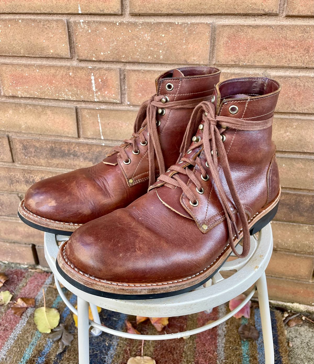 Photo by manco on December 20, 2024 of the Oak Street Bootmakers Trench Boot in Seidel Light Brown Mustang.