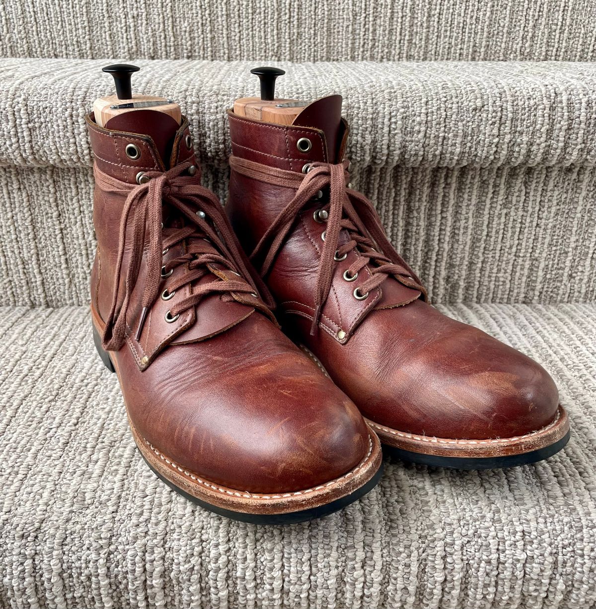 Photo by manco on December 22, 2024 of the Oak Street Bootmakers Trench Boot in Seidel Light Brown Mustang.