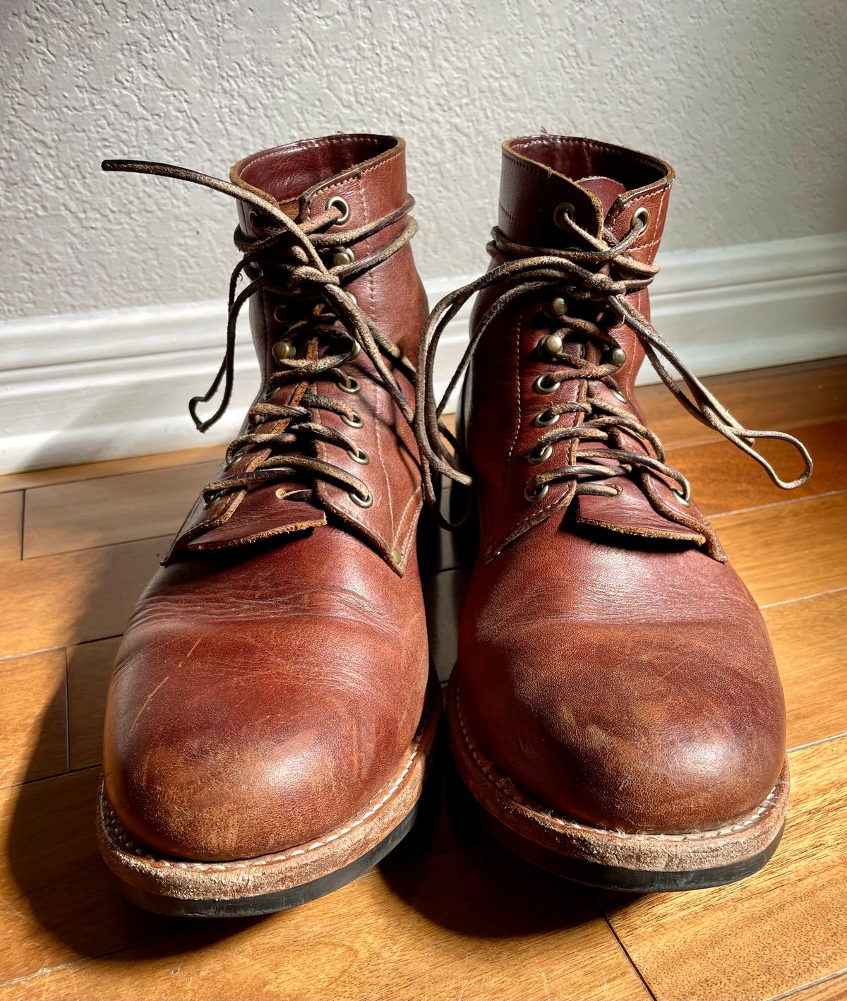 Photo by manco on February 8, 2025 of the Oak Street Bootmakers Trench Boot in Seidel Light Brown Mustang.