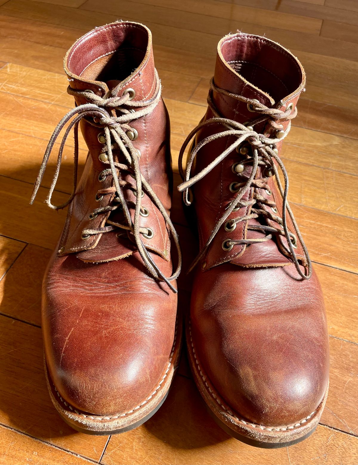 Photo by manco on February 16, 2025 of the Oak Street Bootmakers Trench Boot in Seidel Light Brown Mustang.