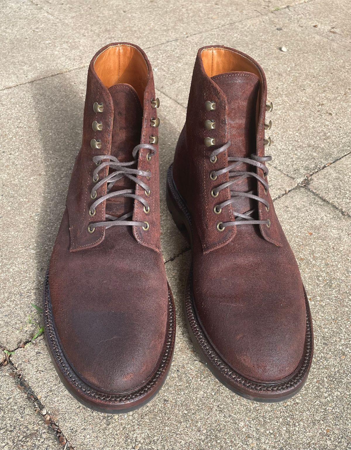 Photo by manco on April 6, 2024 of the Grant Stone Edward Boot in C.F. Stead Dark Oak Roughout.