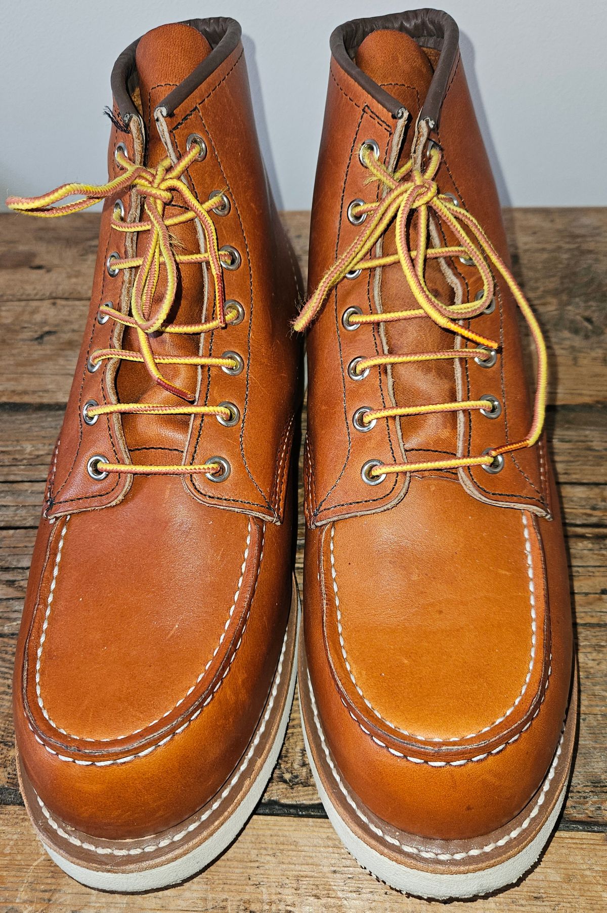 Photo by Kwamelong on May 26, 2025 of the Red Wing 6-Inch Classic Moc in S.B. Foot Oro Legacy.