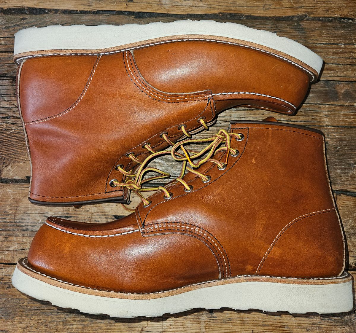 Photo by Kwamelong on May 26, 2025 of the Red Wing 6-Inch Classic Moc in S.B. Foot Oro Legacy.