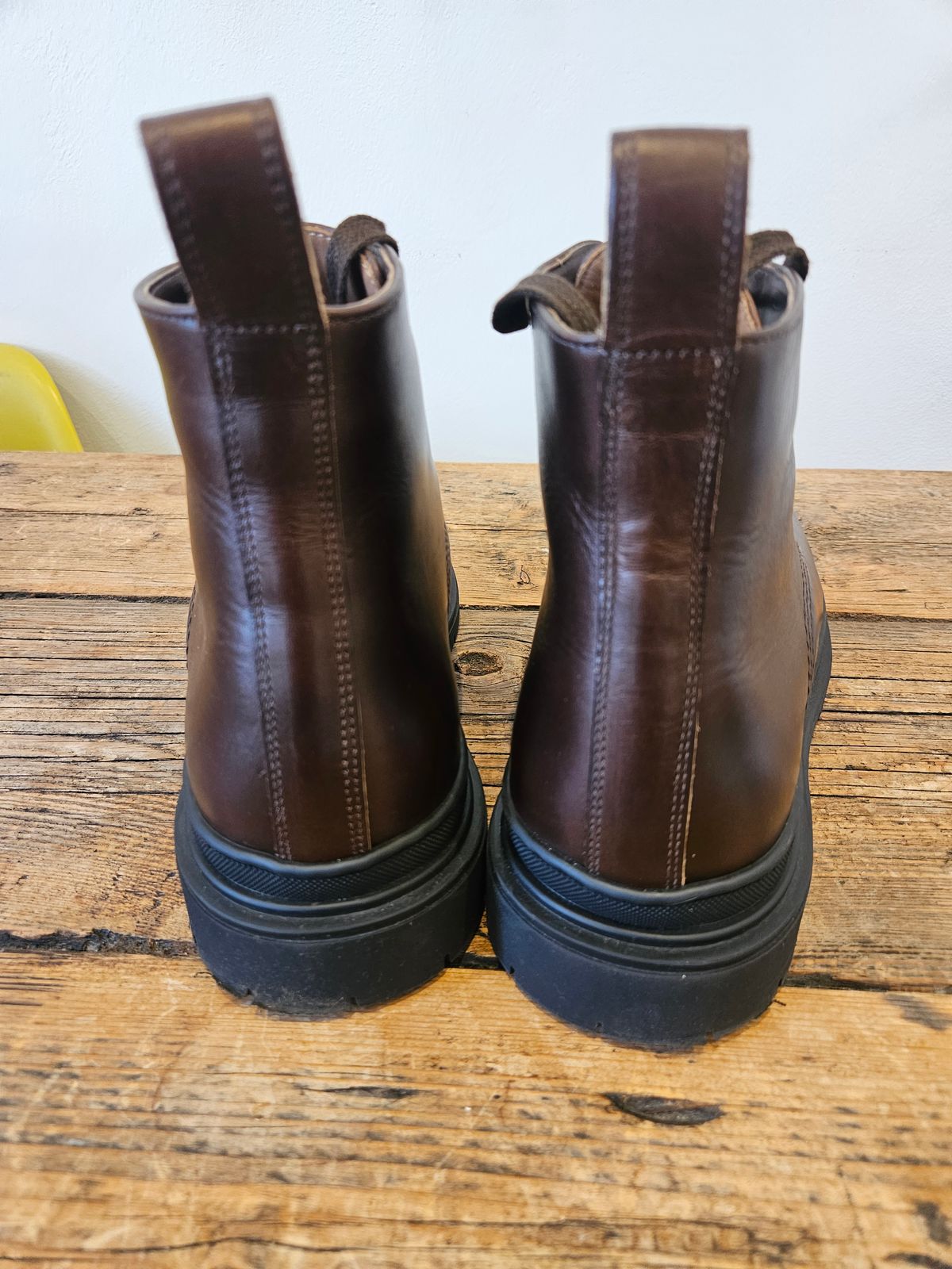Photo by Kwamelong on May 26, 2025 of the Goral Sharman in Horween Brown Chromexcel.