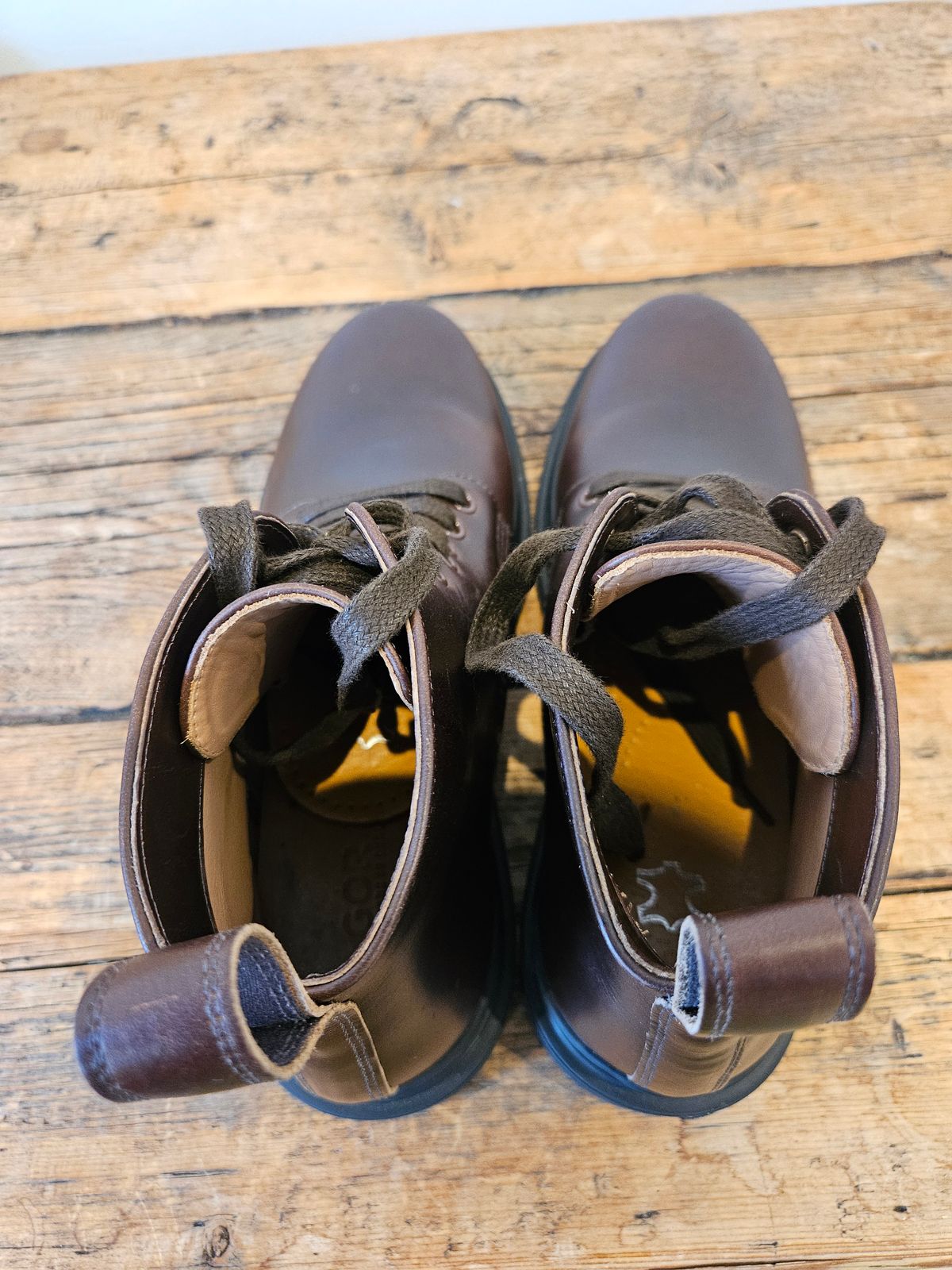 Photo by Kwamelong on May 26, 2025 of the Goral Sharman in Horween Brown Chromexcel.