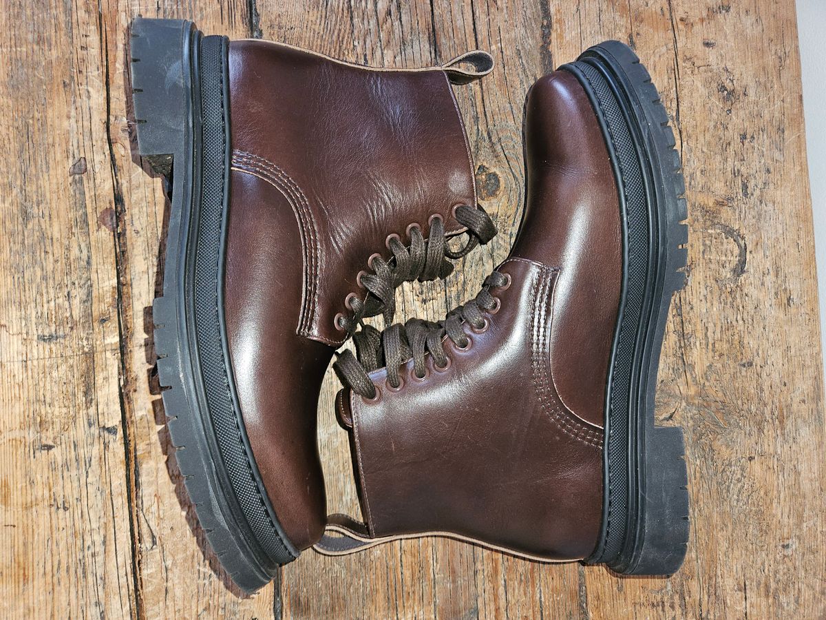 Photo by Kwamelong on May 26, 2025 of the Goral Sharman in Horween Brown Chromexcel.