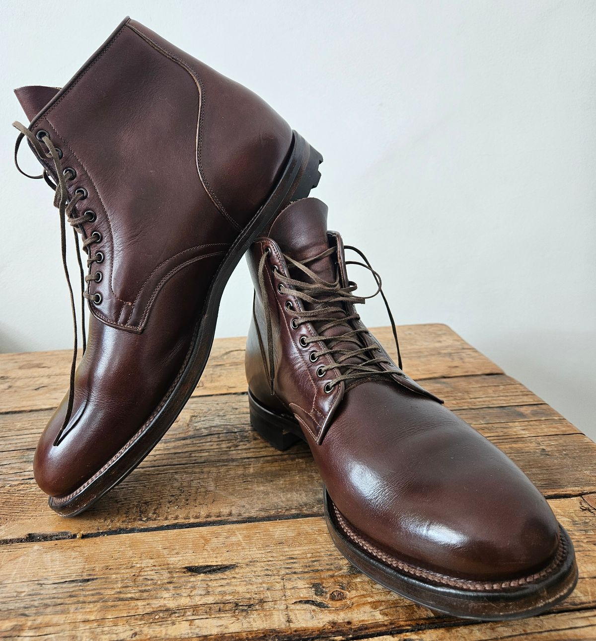 Photo by Kwamelong on May 25, 2025 of the Viberg Service Boot in Horween Brown Chromexcel.