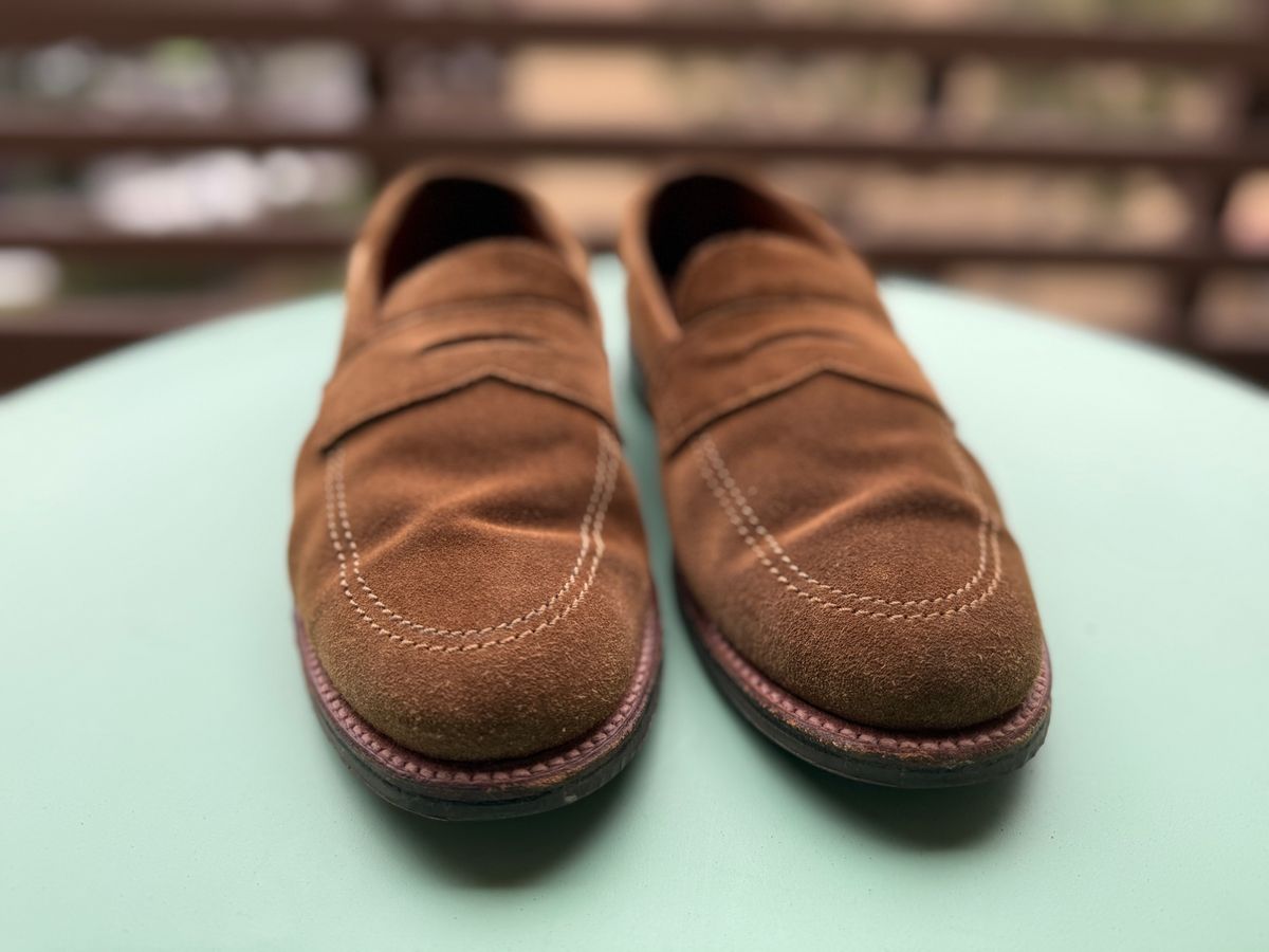 Photo by justjustin on May 29, 2025 of the Alden Leisure Handsewn Penny Loafer in Snuff Suede.