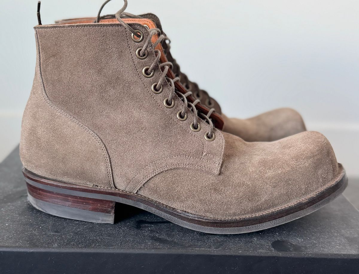 Photo by pablosstuff on October 20, 2024 of the Viberg Service Boot in C.F. Stead Fog Janus Calf Suede.