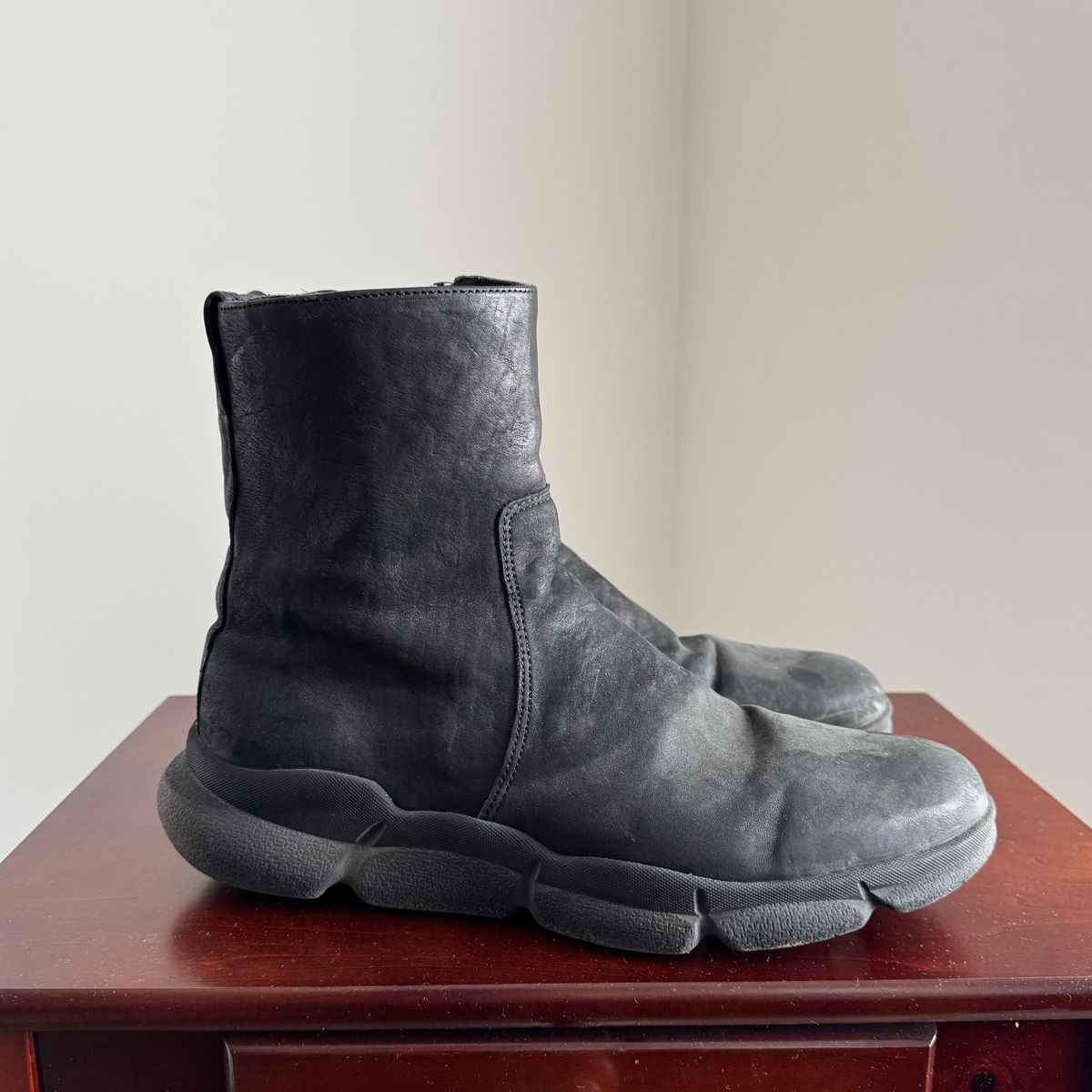 Photo by pablosstuff on March 20, 2026 of the Viberg Side Zip in Maryam Nero Washed Kangaroo.