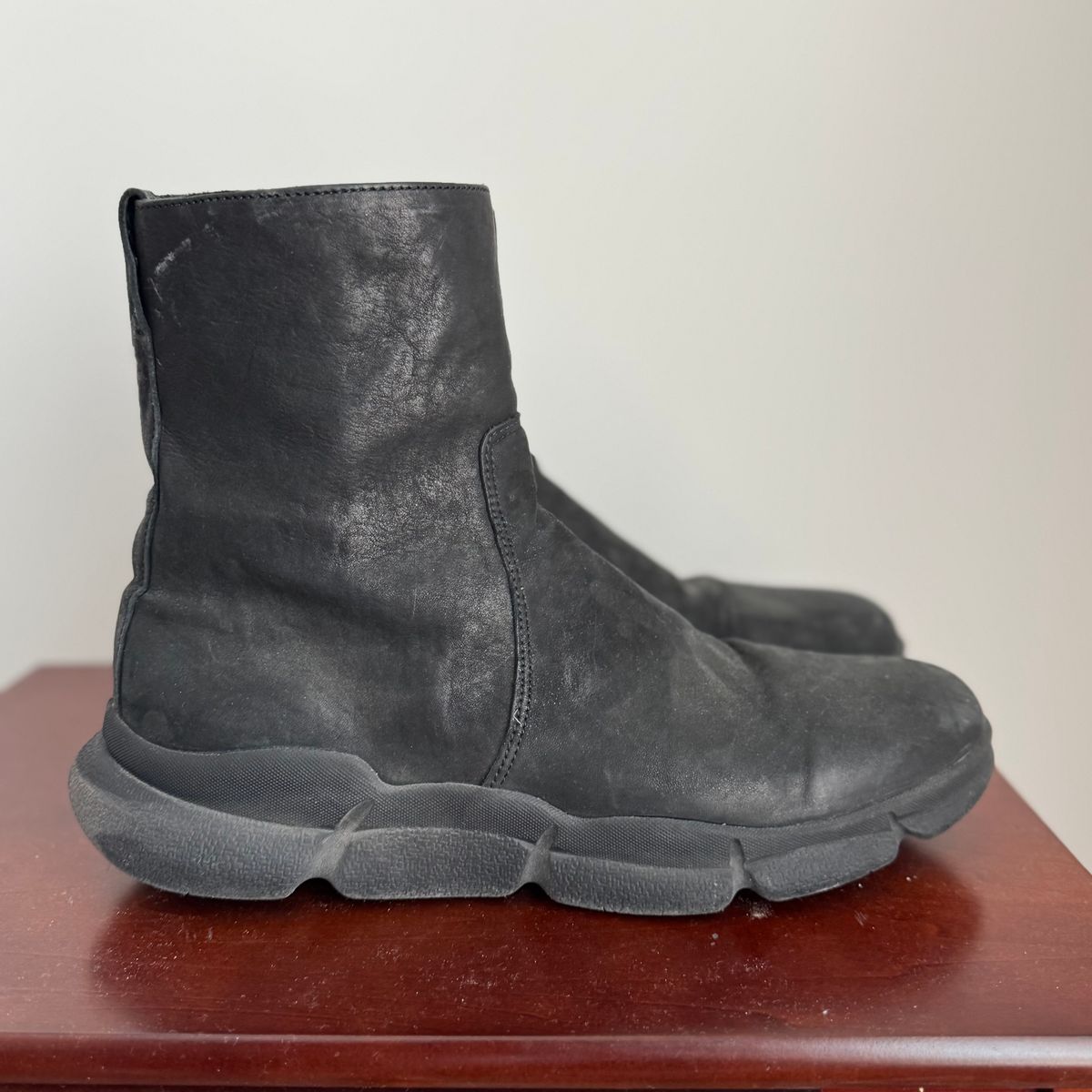 Photo by pablosstuff on April 1, 2026 of the Viberg Side Zip in Maryam Nero Washed Kangaroo.