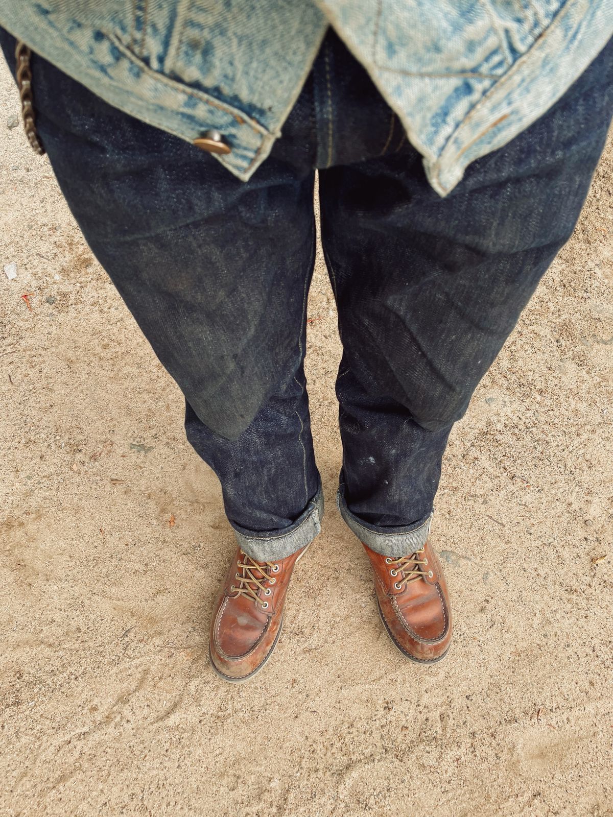 Photo by Minh_Bach on December 30, 2023 of the Red Wing 875 Classic moc in Oil Tan Leather.