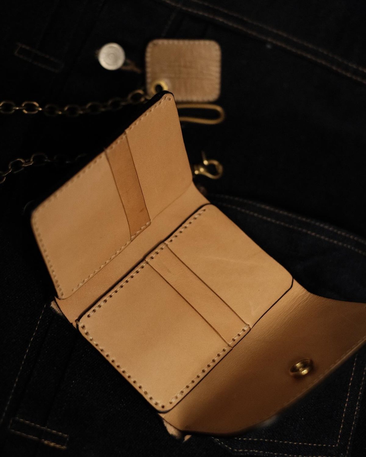 Photo by Minh_Bach on July 31, 2023 of the Cashew Craft Trifold Pocket Wallet in Buttero Natural Color.