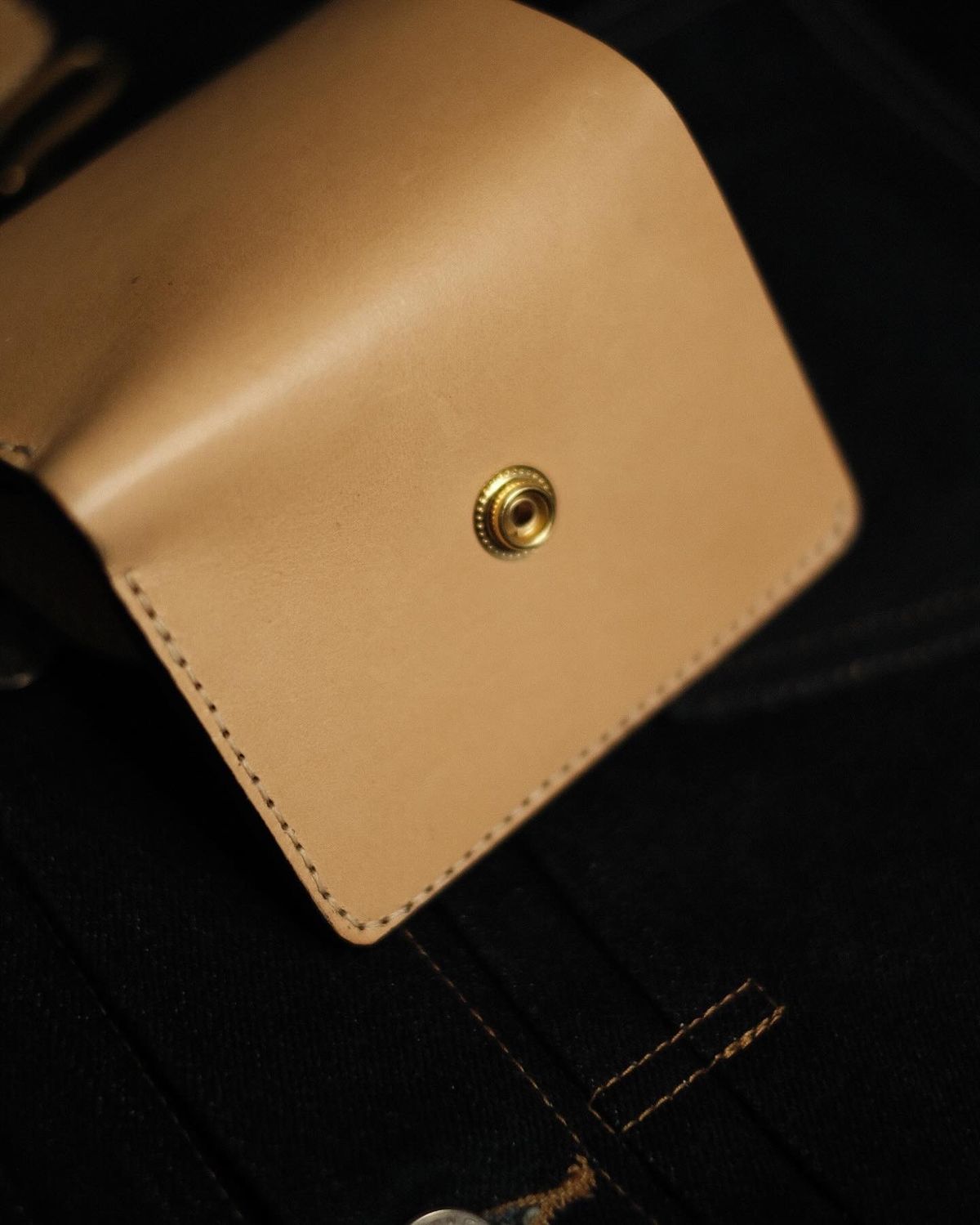 Photo by Minh_Bach on July 31, 2023 of the Cashew Craft Trifold Pocket Wallet in Buttero Natural Color.