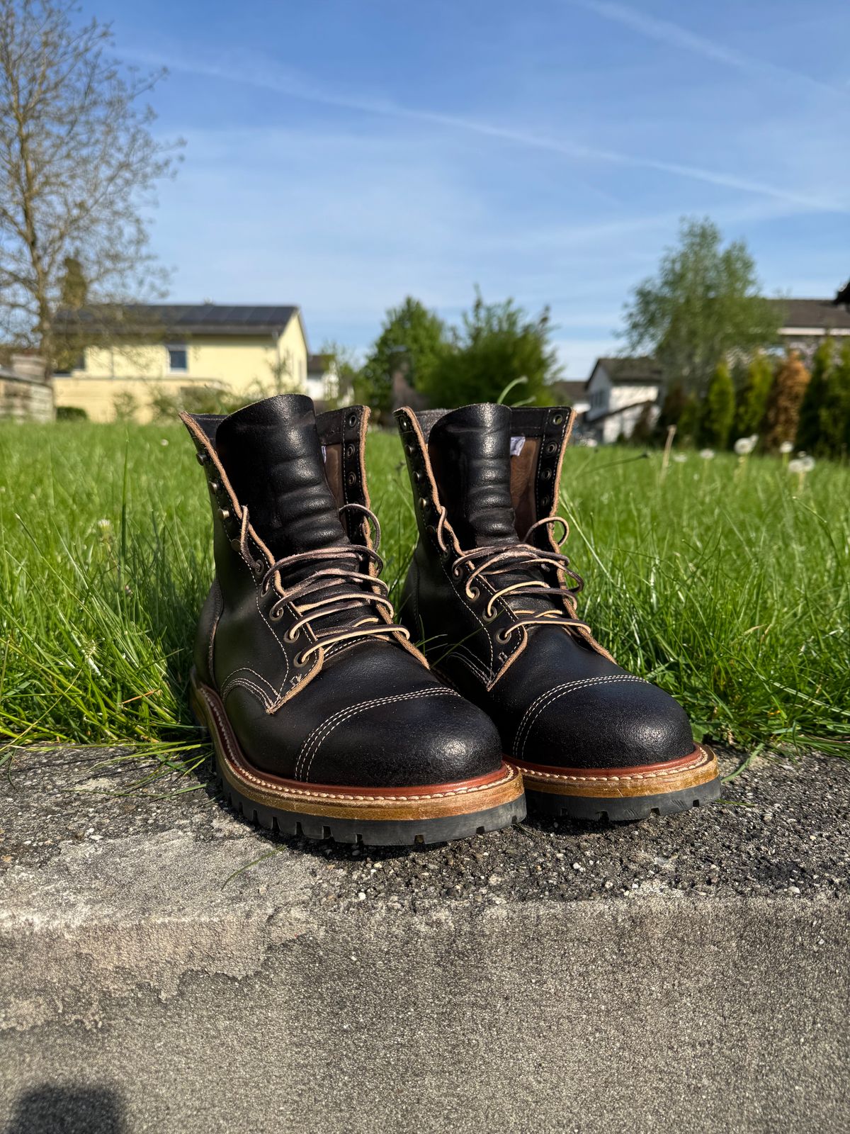 Photo by Hans_Waldmann on April 27, 2025 of the Truman Upland Boot in Horween Black Waxed Flesh.