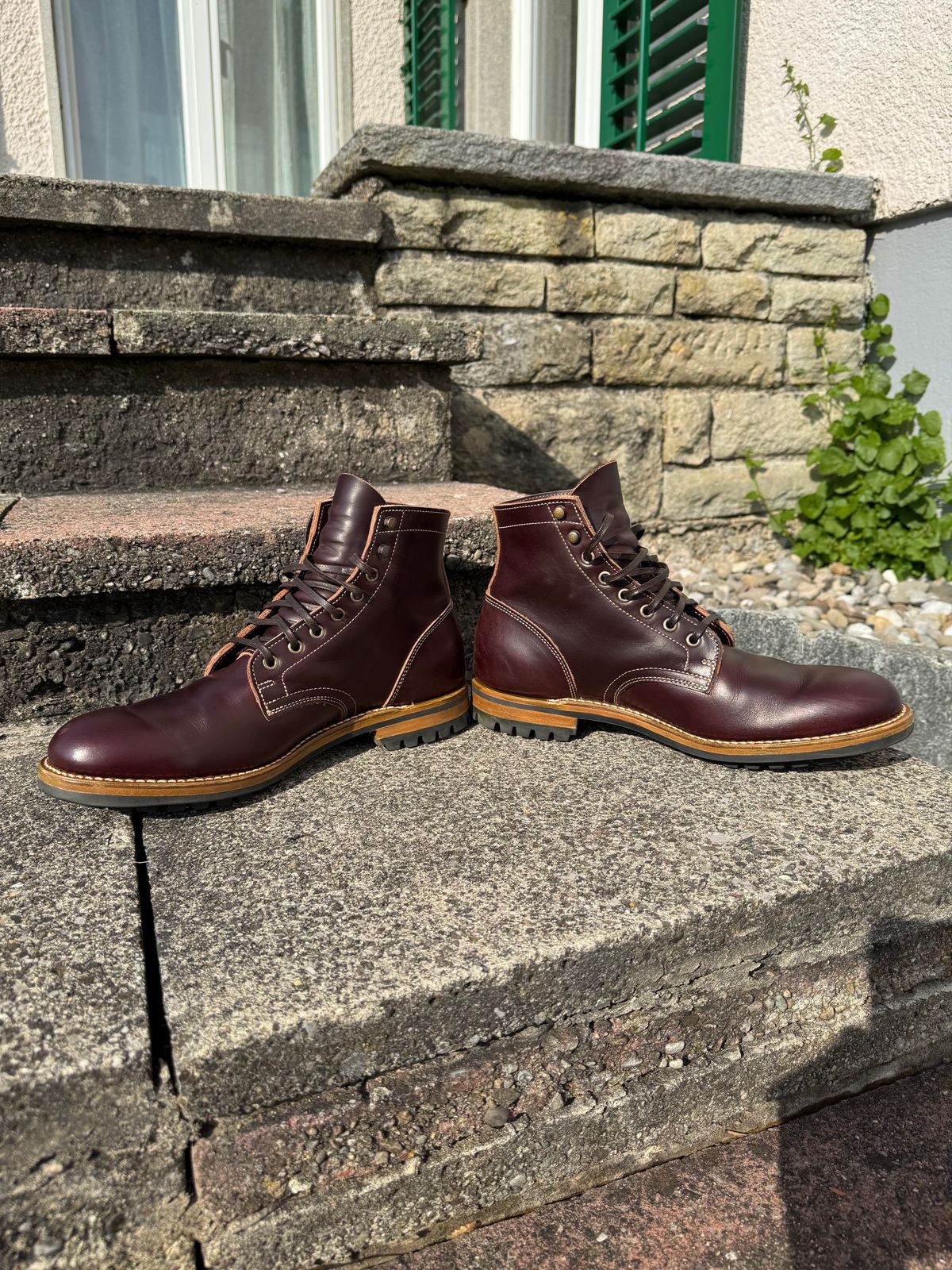 Photo by Hans_Waldmann on April 27, 2025 of the Truman Plain Toe Boot in Seidel Oxblood Double Shot.