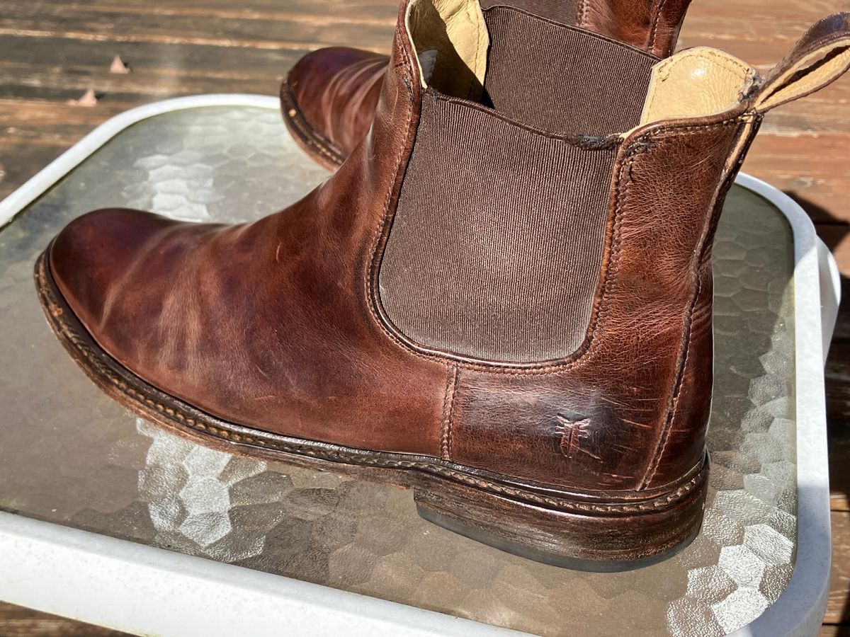 Photo by jeffos on November 5, 2024 of the Frye James Chelsea in Unknown Leather.