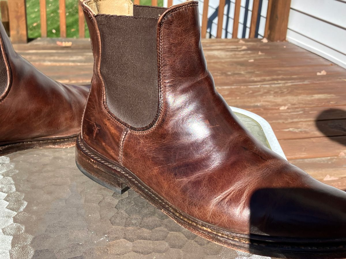 Photo by jeffos on November 5, 2024 of the Frye James Chelsea in Unknown Leather.