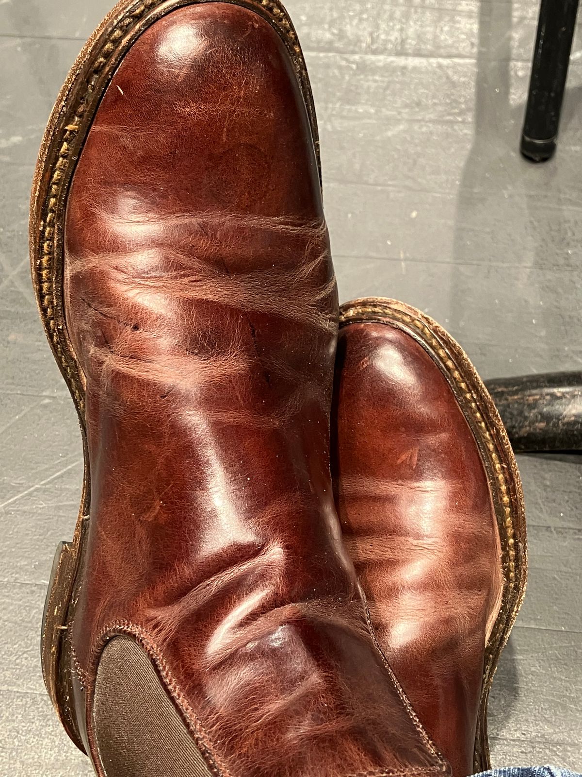 Photo by jeffos on November 5, 2024 of the Frye James Chelsea in Unknown Leather.