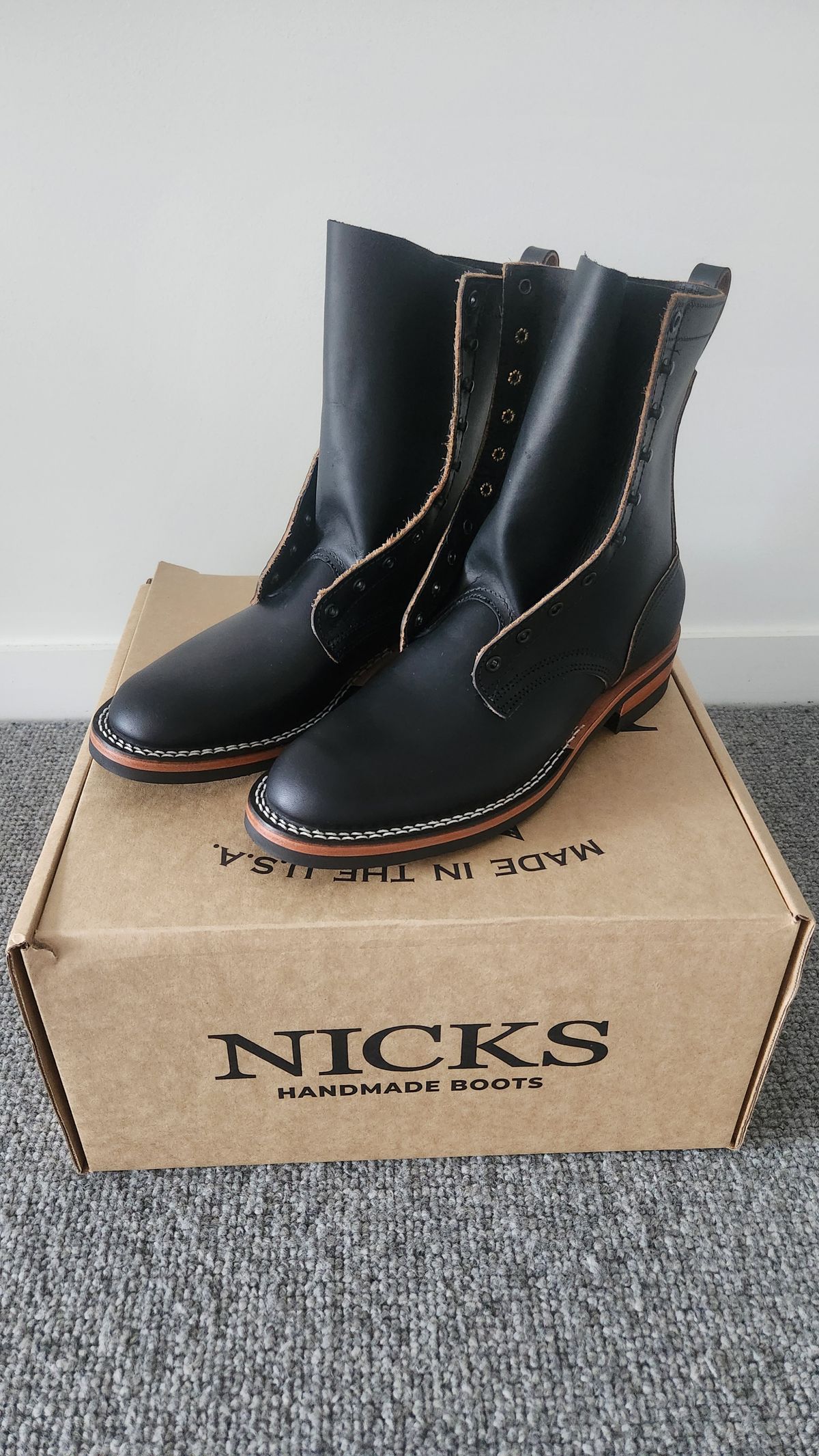 Photo by PhenomenalKO on December 7, 2025 of the Nicks Nicks / x Parkhurst V3 in Wickett & Craig Black Oiled Latigo.