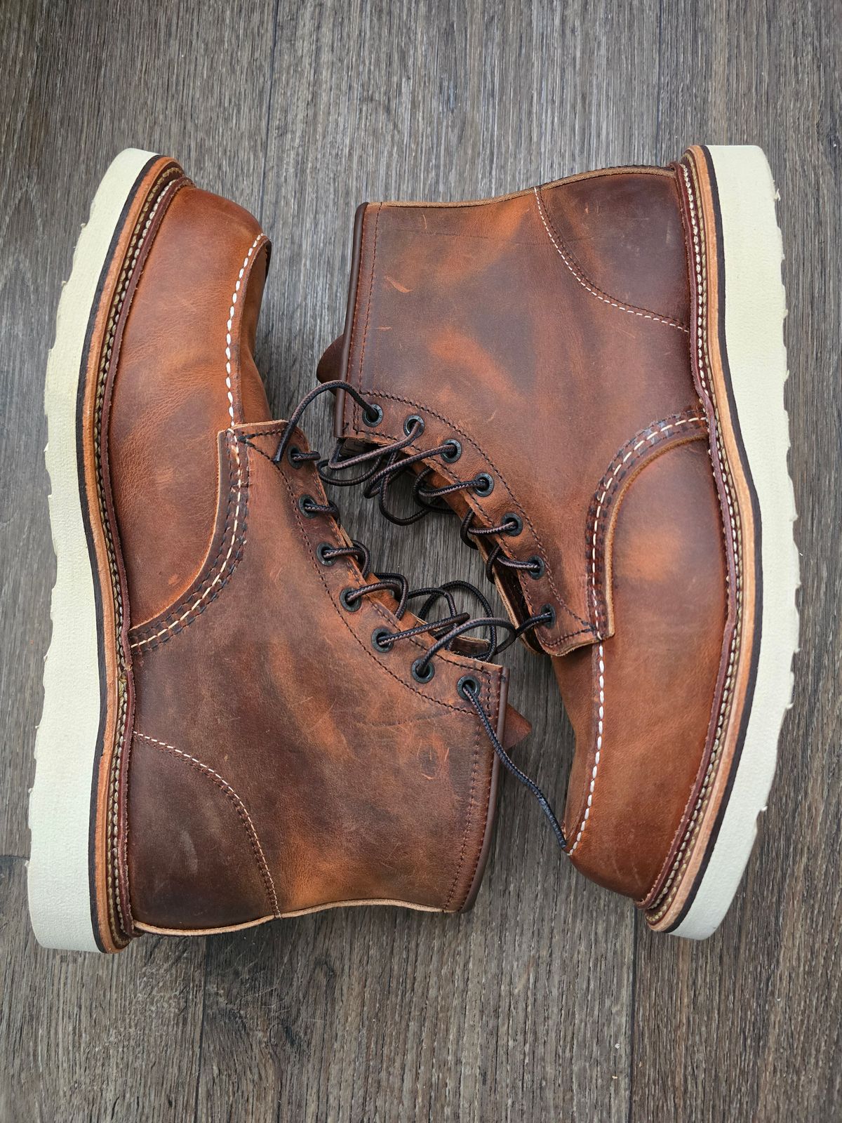 Photo by matthew_edc on November 21, 2024 of the Red Wing 6-Inch Classic Moc in S.B. Foot Copper Rough and Tough.