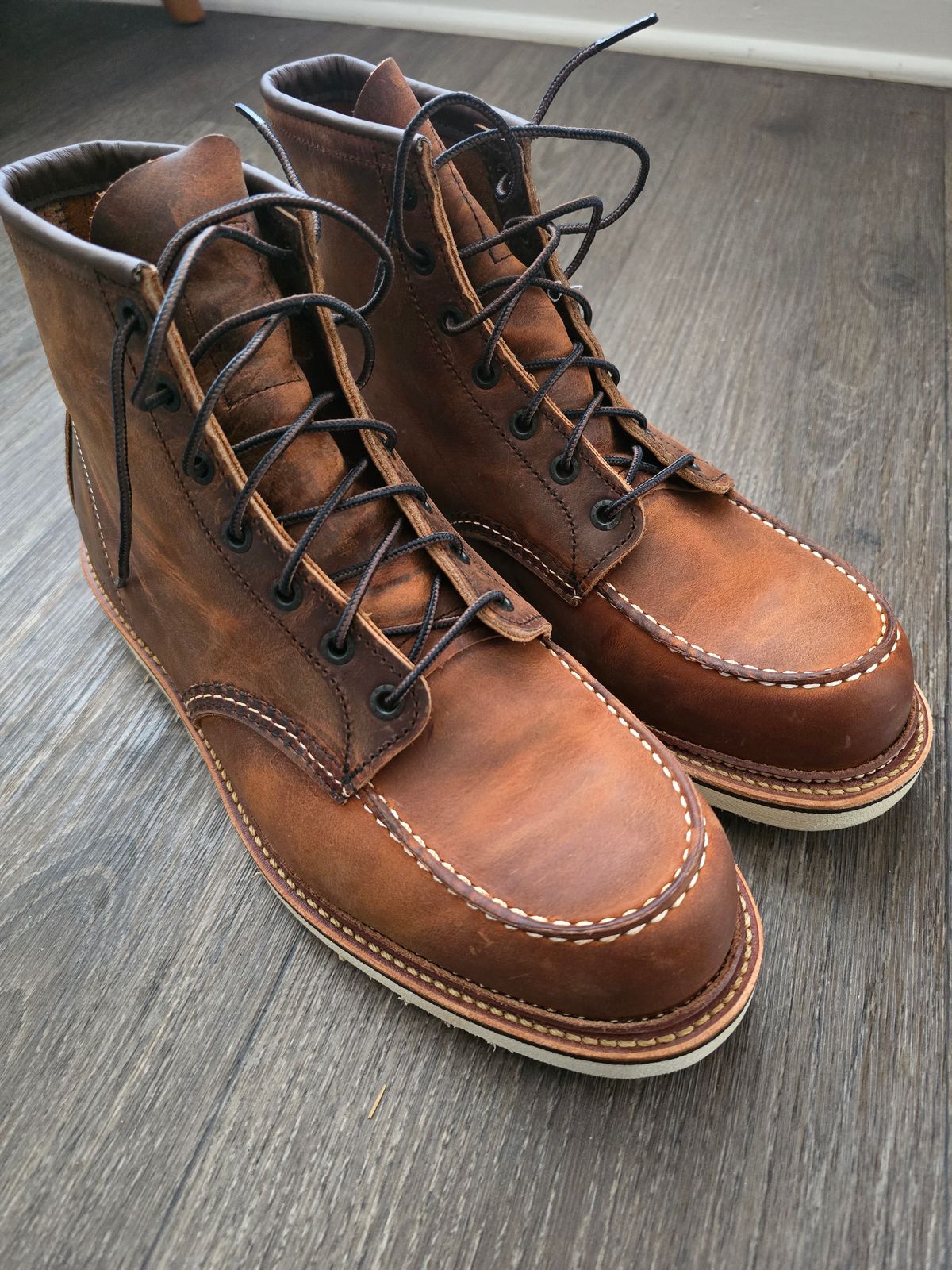 Photo by matthew_edc on November 21, 2024 of the Red Wing 6-Inch Classic Moc in S.B. Foot Copper Rough and Tough.