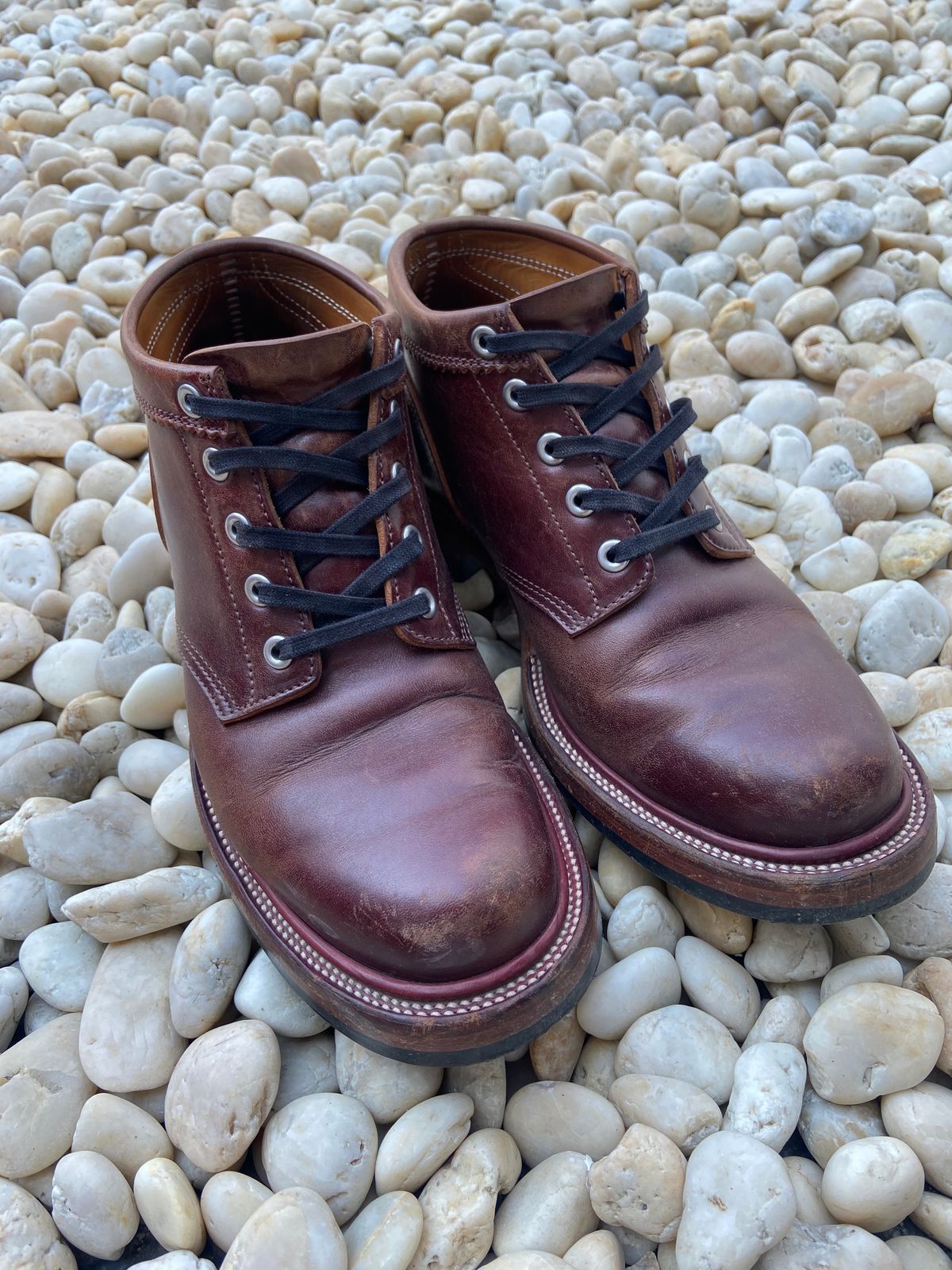 Photo by iKanoon on February 15, 2025 of the Quan Shoemaker Custom Model in Maryam Burgandy TPR.