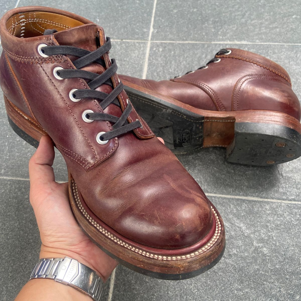 Photo by iKanoon on March 3, 2025 of the Quan Shoemaker Custom Model in Maryam Burgandy TPR.