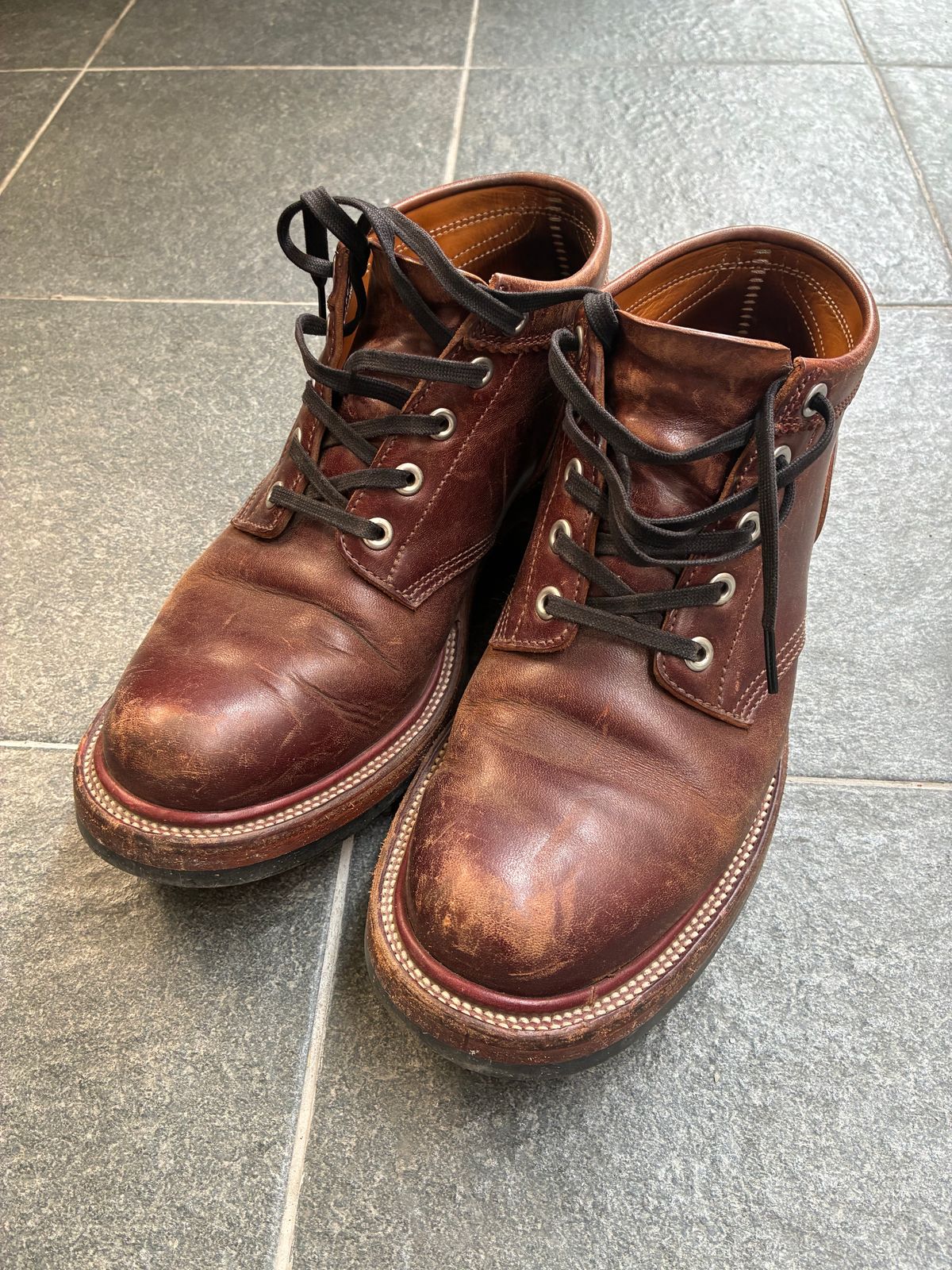 Photo by iKanoon on March 25, 2025 of the Quan Shoemaker Custom Model in Maryam Burgandy TPR.