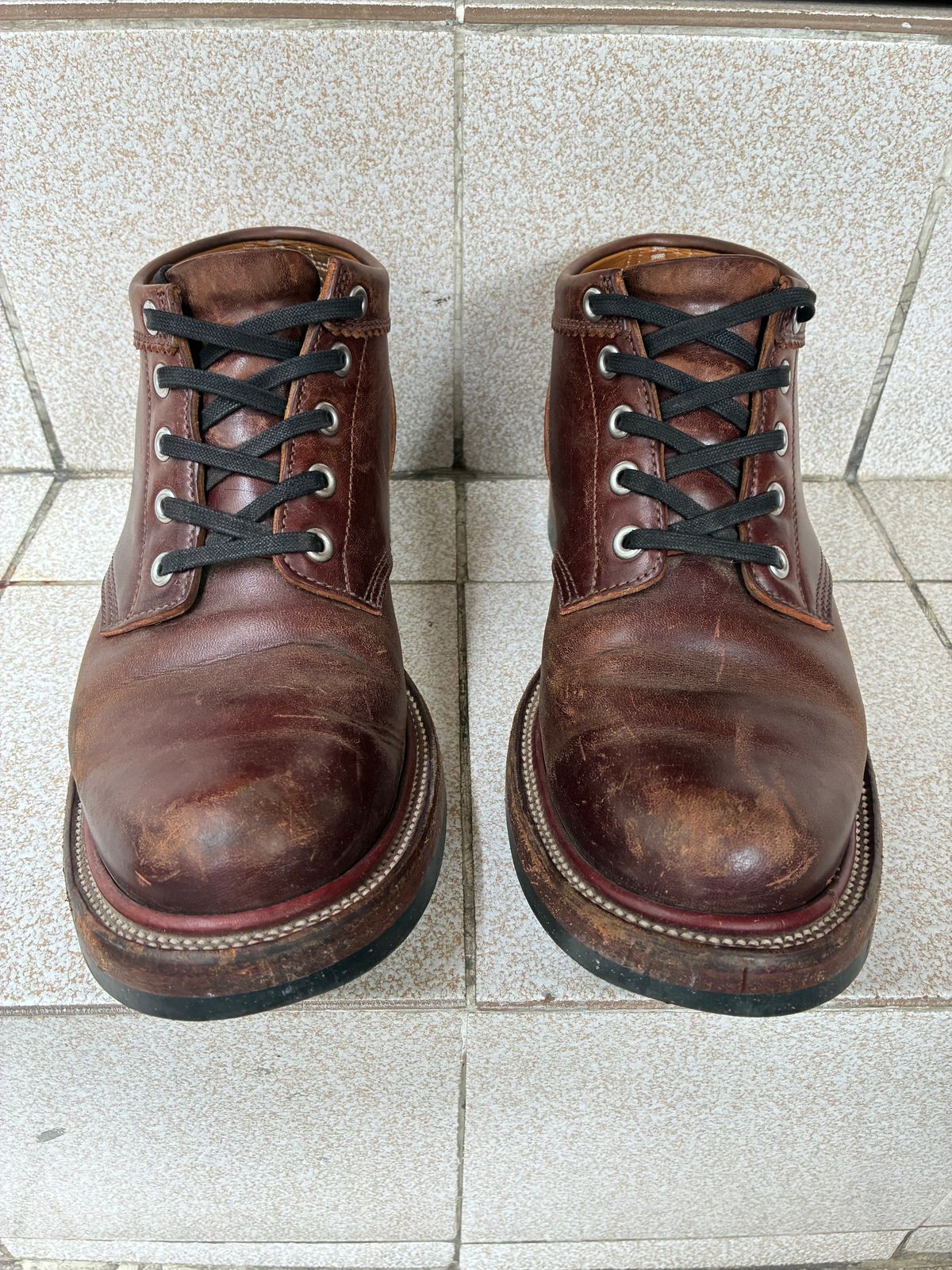 Photo by iKanoon on March 31, 2025 of the Quan Shoemaker Custom Model in Maryam Burgandy TPR.
