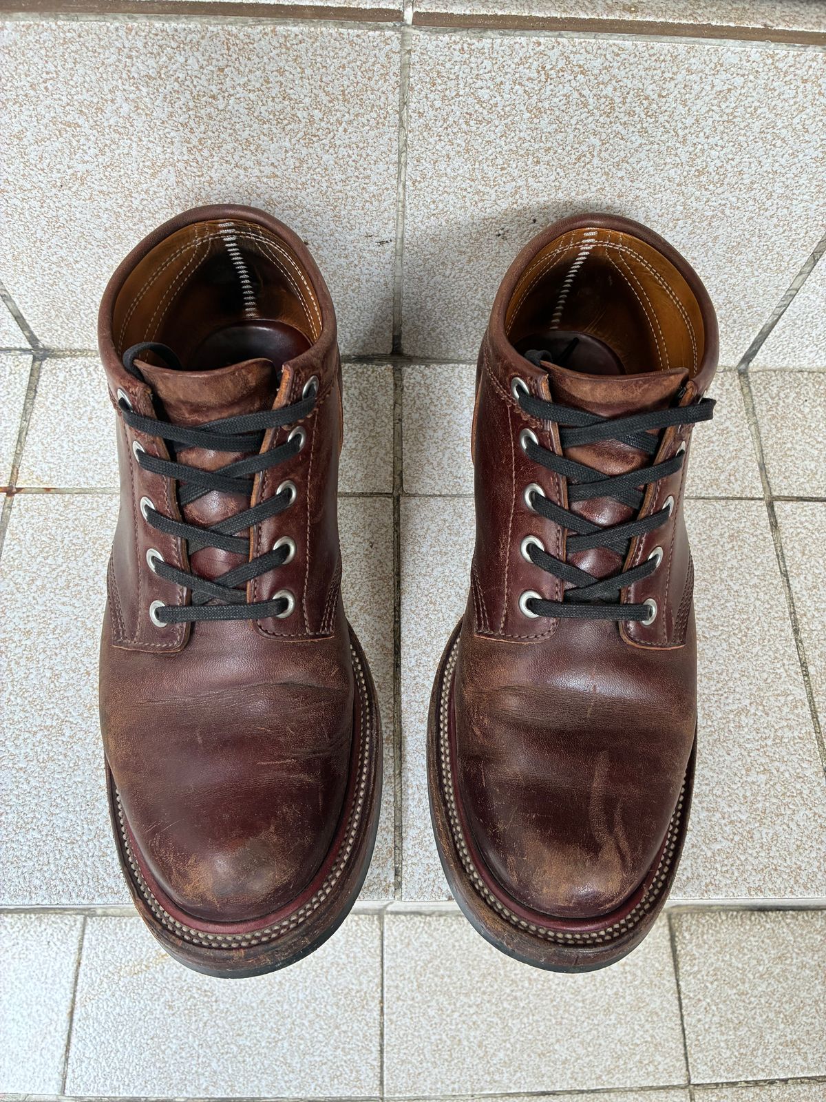 Photo by iKanoon on March 31, 2025 of the Quan Shoemaker Custom Model in Maryam Burgandy TPR.