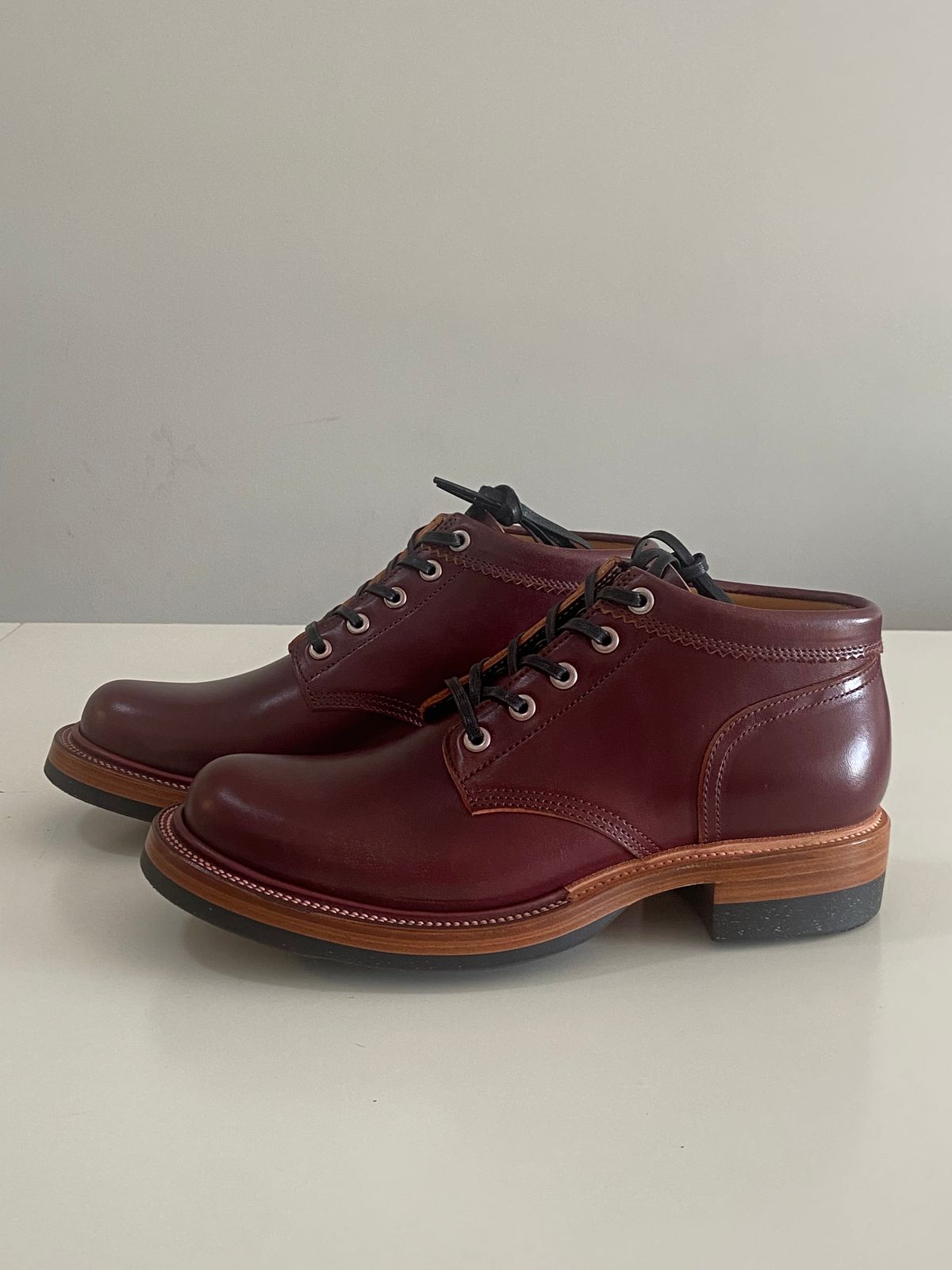 Photo by iKanoon on August 8, 2024 of the Quan Shoemaker Custom Model in Maryam Burgandy TPR.