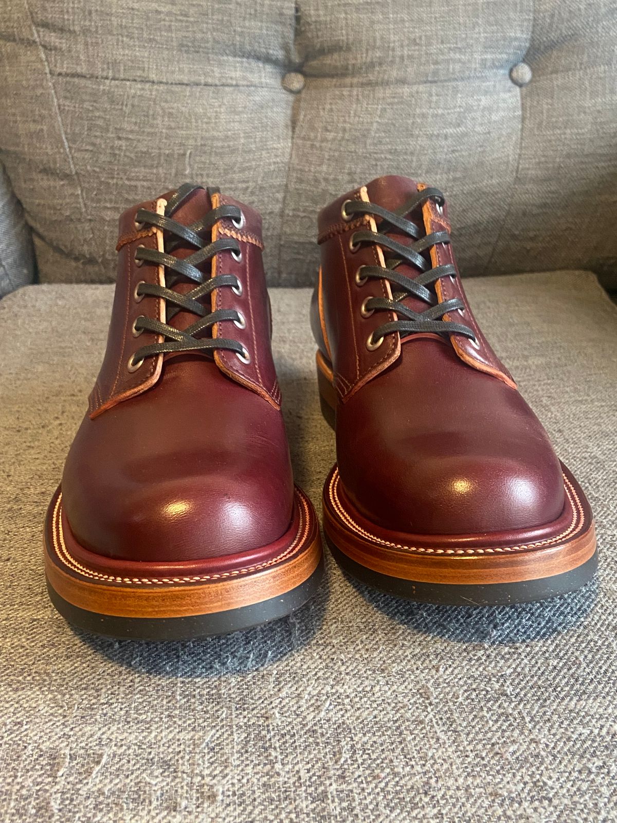 Photo by iKanoon on October 1, 2024 of the Quan Shoemaker Custom Model in Maryam Burgandy TPR.
