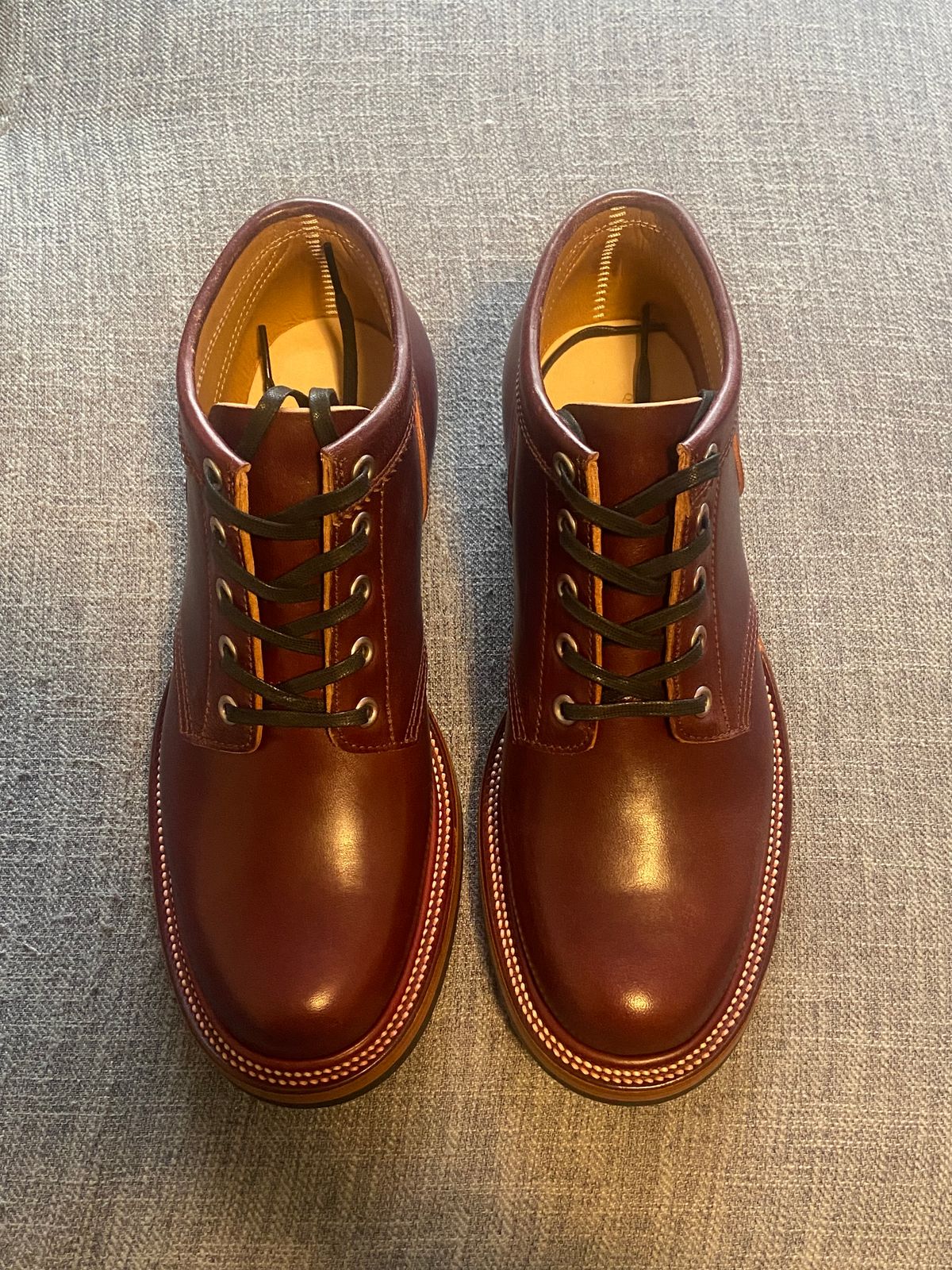 Photo by iKanoon on October 1, 2024 of the Quan Shoemaker Custom Model in Maryam Burgandy TPR.